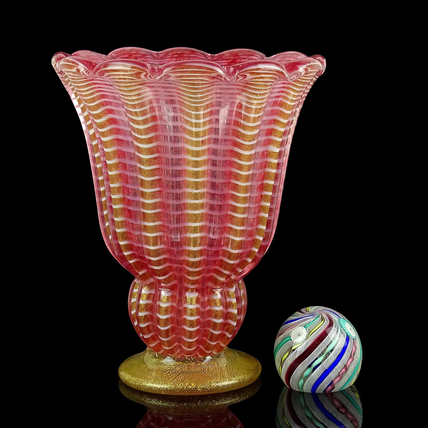 Barovier Toso Murano 1949 Zebrati Pink Gold Flecks Italian Art Glass Flower Vase In Good Condition In Kissimmee, FL