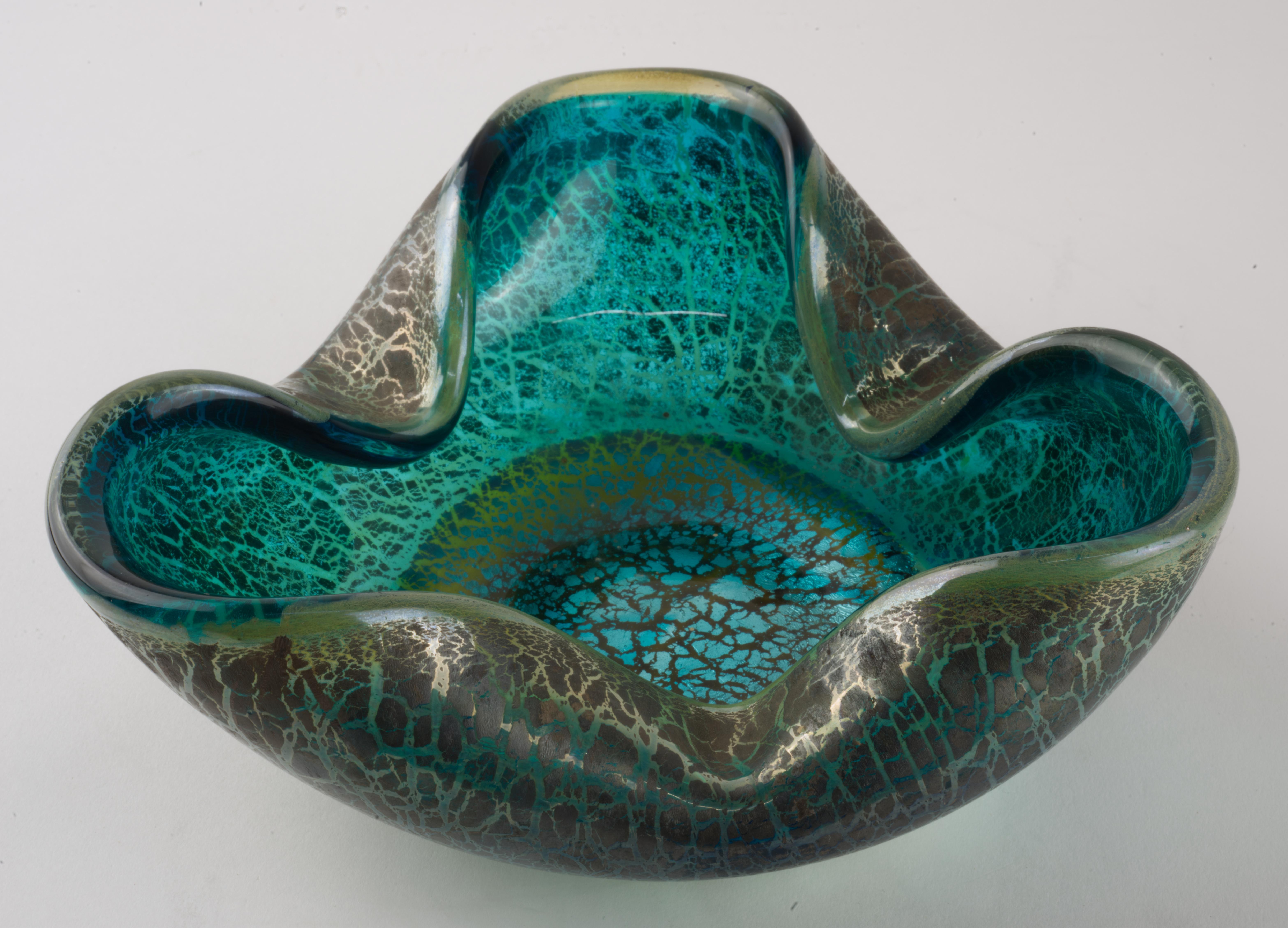 Barovier&Toso Murano Barbarico Freeform Ashtray or Bowl Blue Silver 1950s Bon état - En vente à Clifton Springs, NY