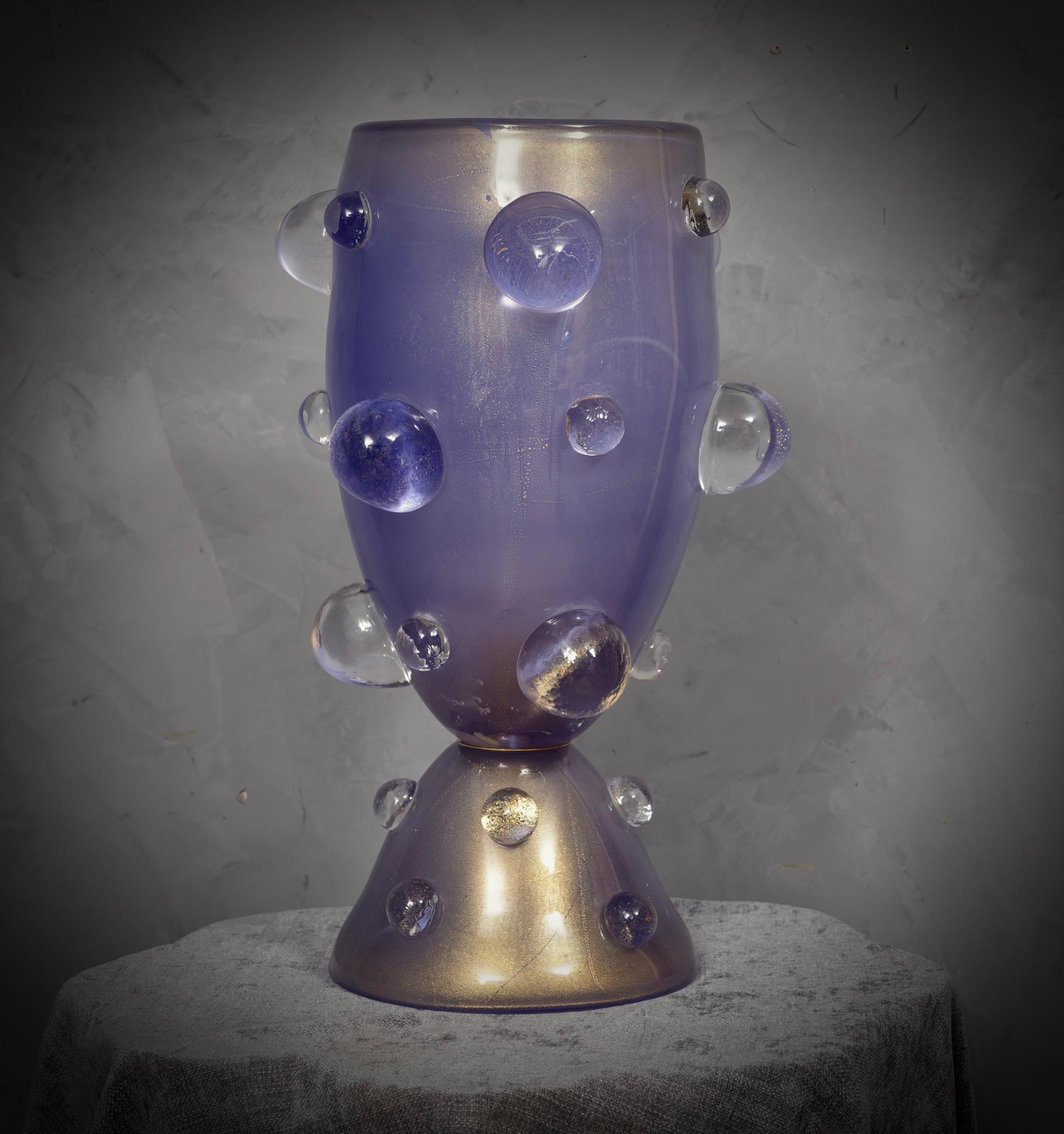 Splendid Murano table lamps punched Barovier & Toso. A supreme light periwinkle color. Stylish and very special design due to these large semi-spheres attached to the large cup.

The table lamps are composed of a large upper cup, on which