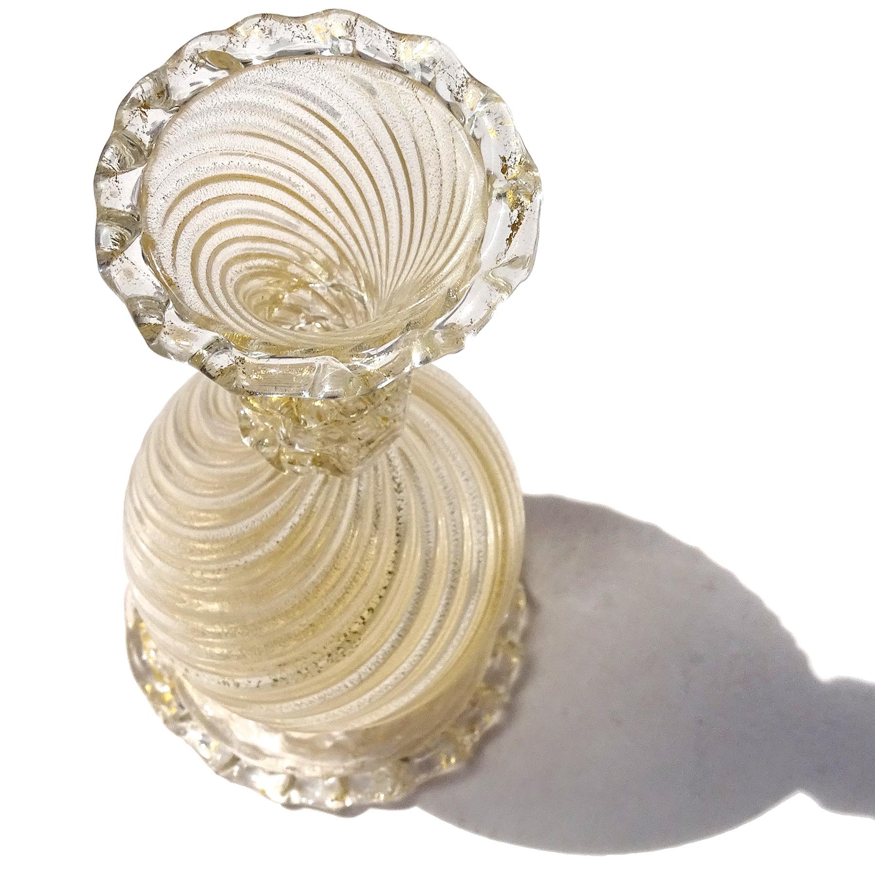 Barovier Toso Murano Gold Flecks Italian Art Glass Ribbed Footed Flower Vase In Good Condition In Kissimmee, FL