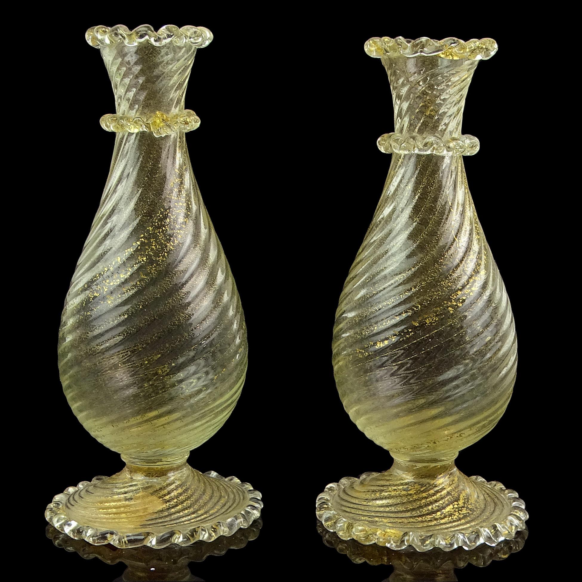 Mid-Century moderno Barovier Toso Murano Gold Flecks Italian Art Glass Ribbed Footed Flower Vases in vendita