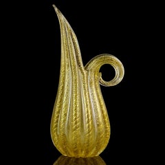 Pichet à fleurs nervuré en verre d'art italien de Murano à mouchetures dorées de Barovier Toso