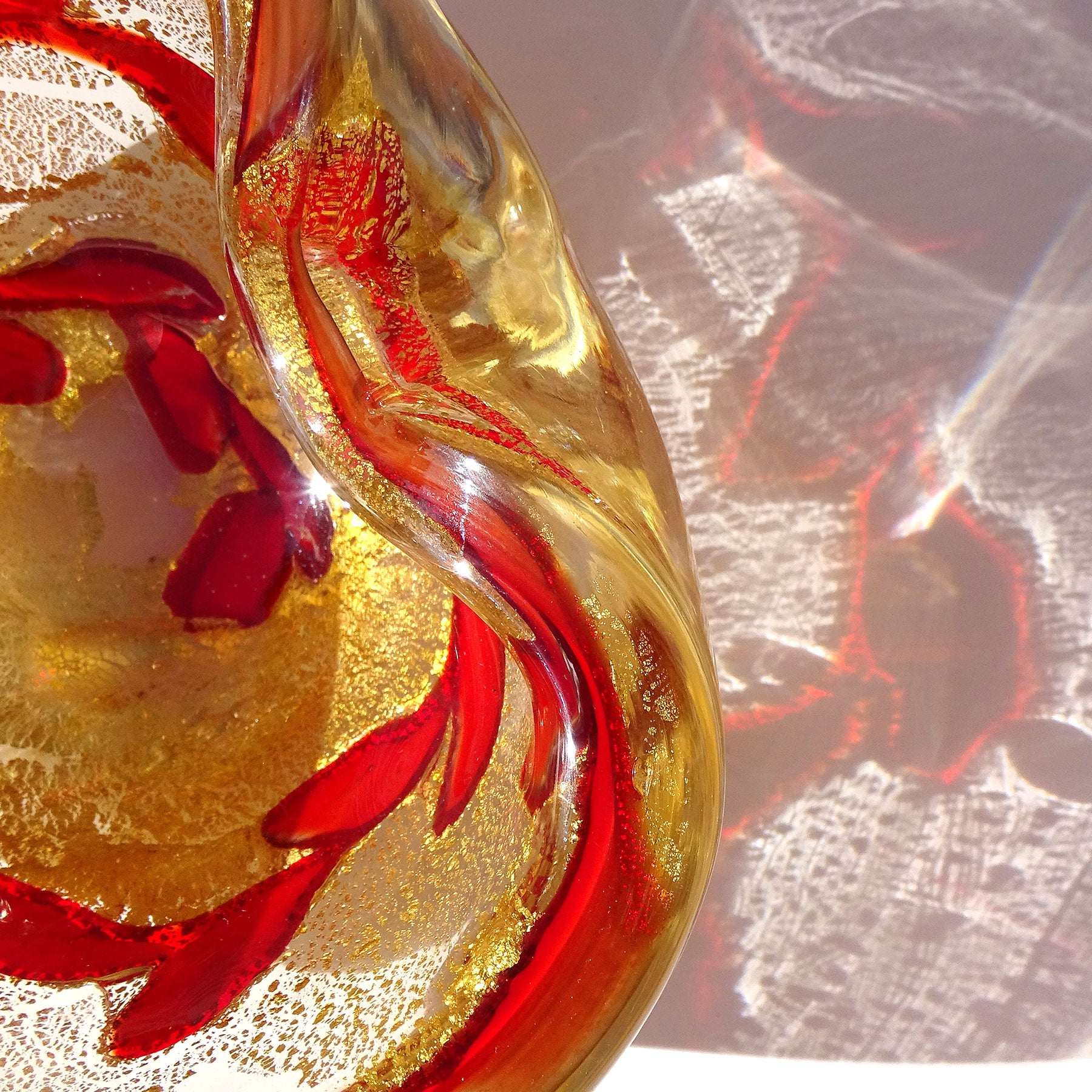 Italiano Barovier&Toso - Posacenere in vetro artistico italiano di Murano con macchie d'oro e tralci di vite rosso rubino in vendita