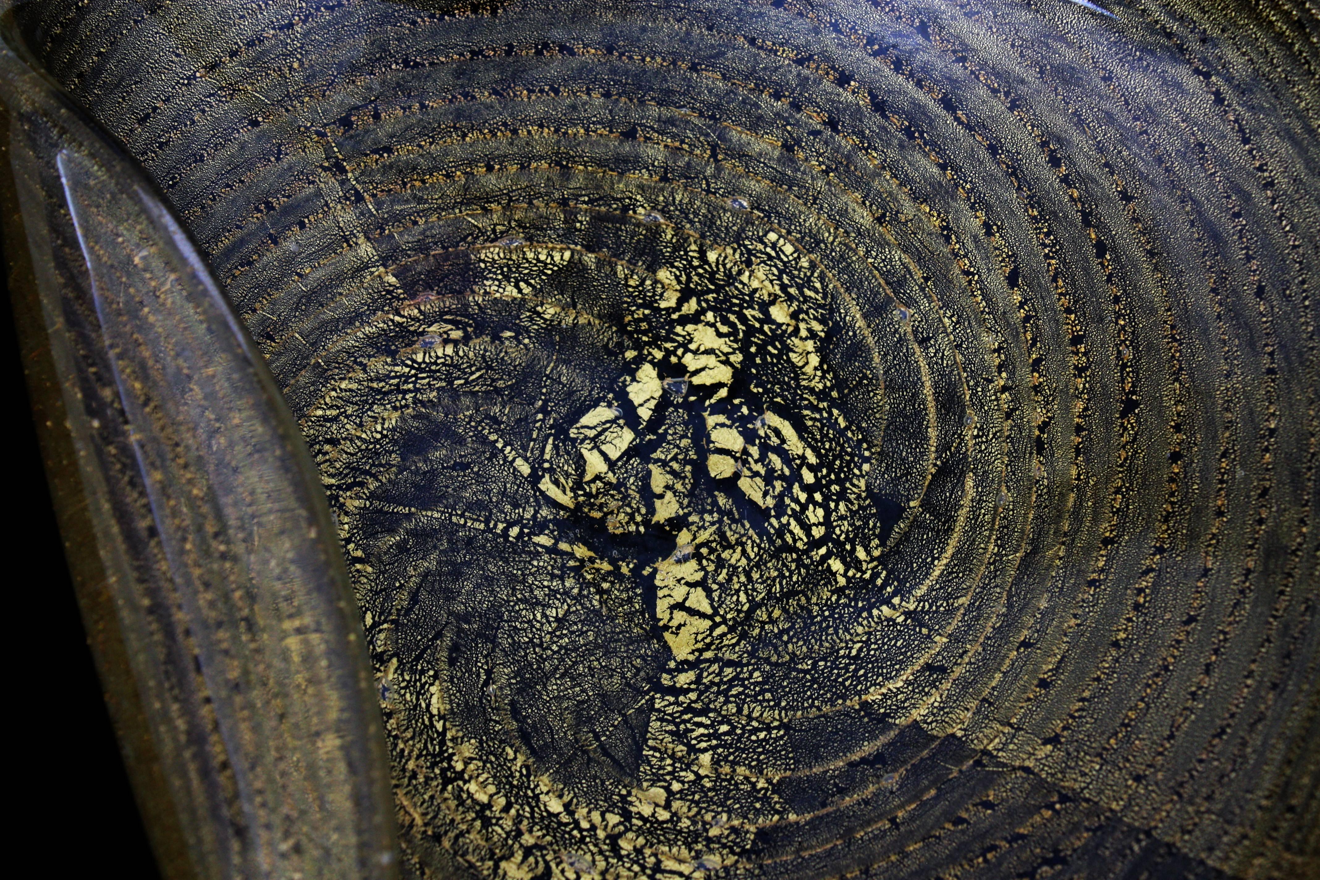 20th Century Barovier Toso Murano Gold Flecks Swirls Art Glass Bowl with Folded Rim