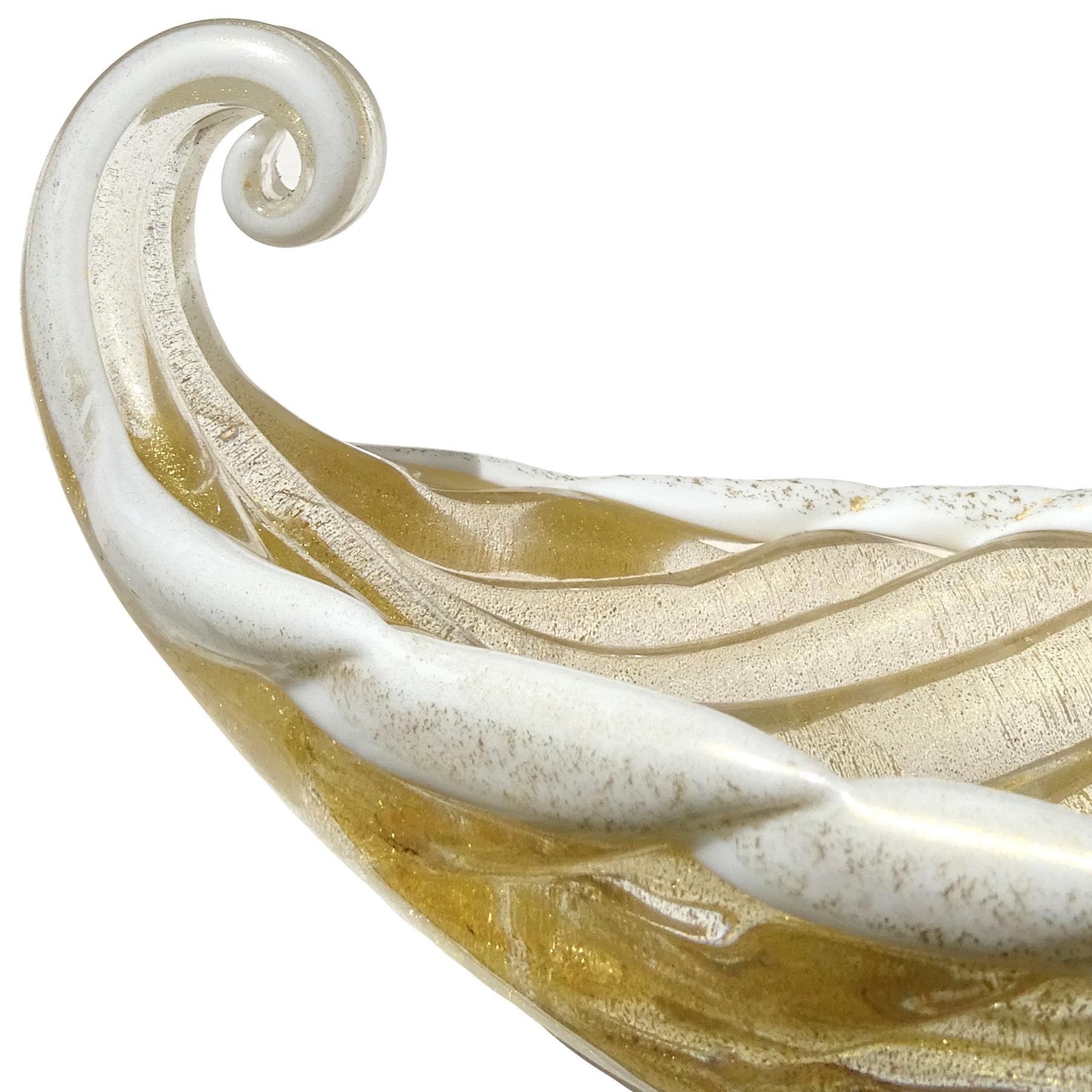 Barovier Toso Murano Gold Leaf White Trim Italian Art Glass Gondola Footed Bowl In Good Condition For Sale In Kissimmee, FL