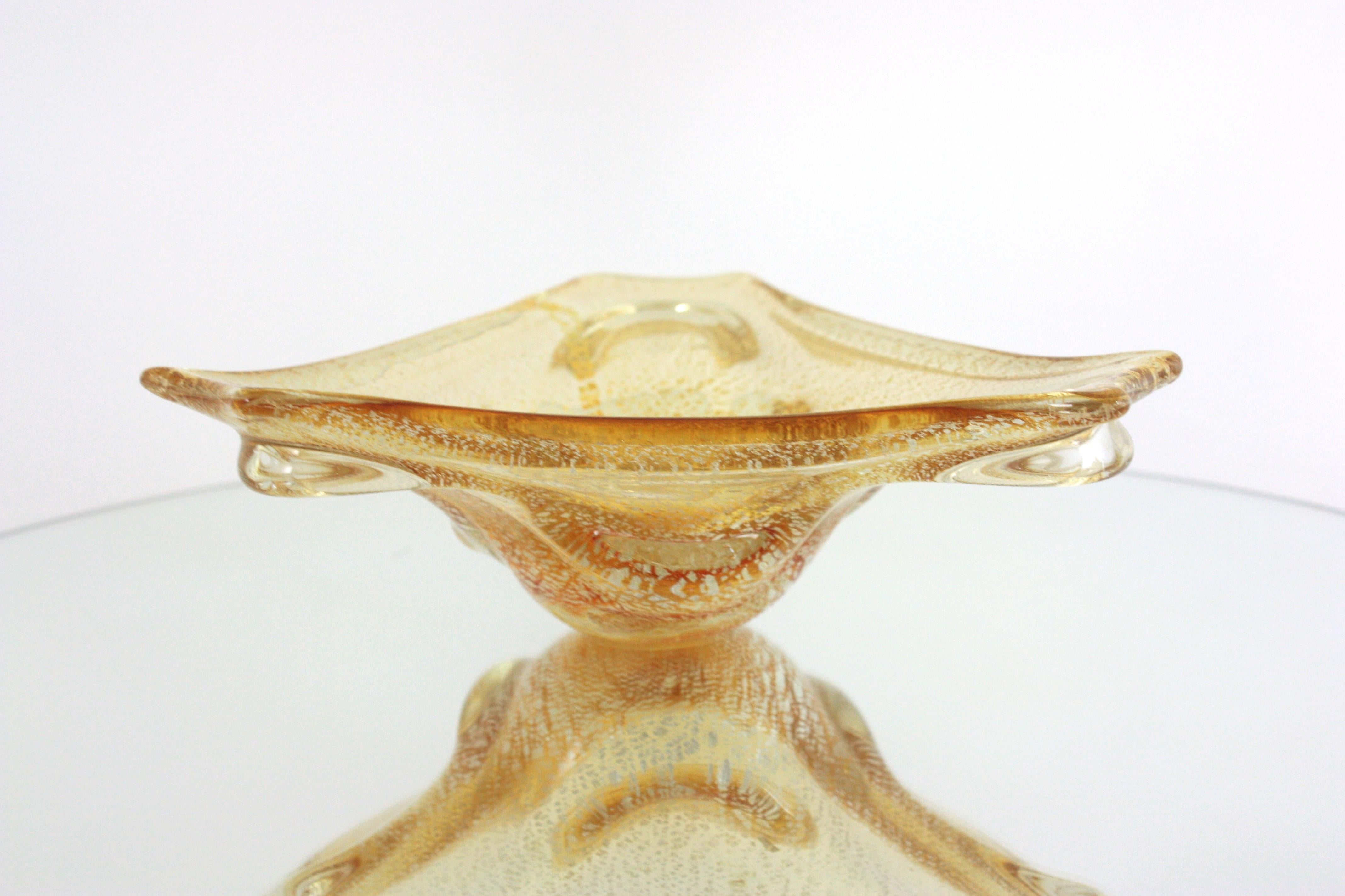 Mid-Century moderno Ciotola triangolare in vetro artistico Barovier&Toso Murano Gold & Silver Flecks in vendita