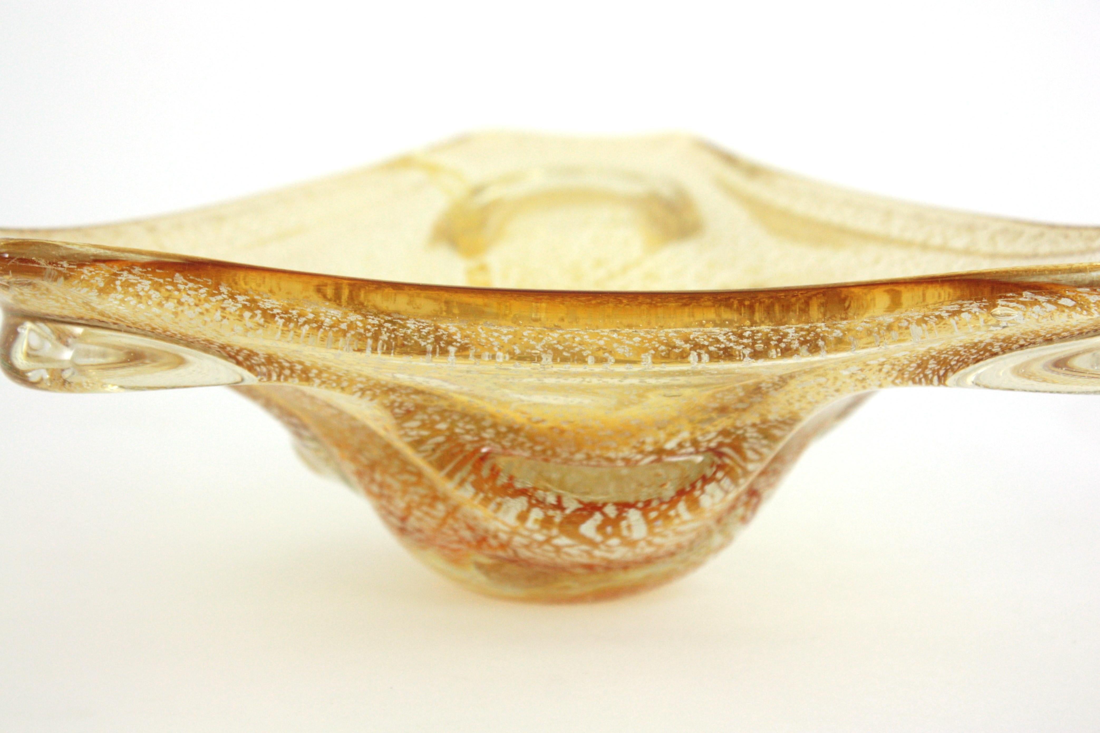 Italiano Ciotola triangolare in vetro artistico Barovier&Toso Murano Gold & Silver Flecks in vendita