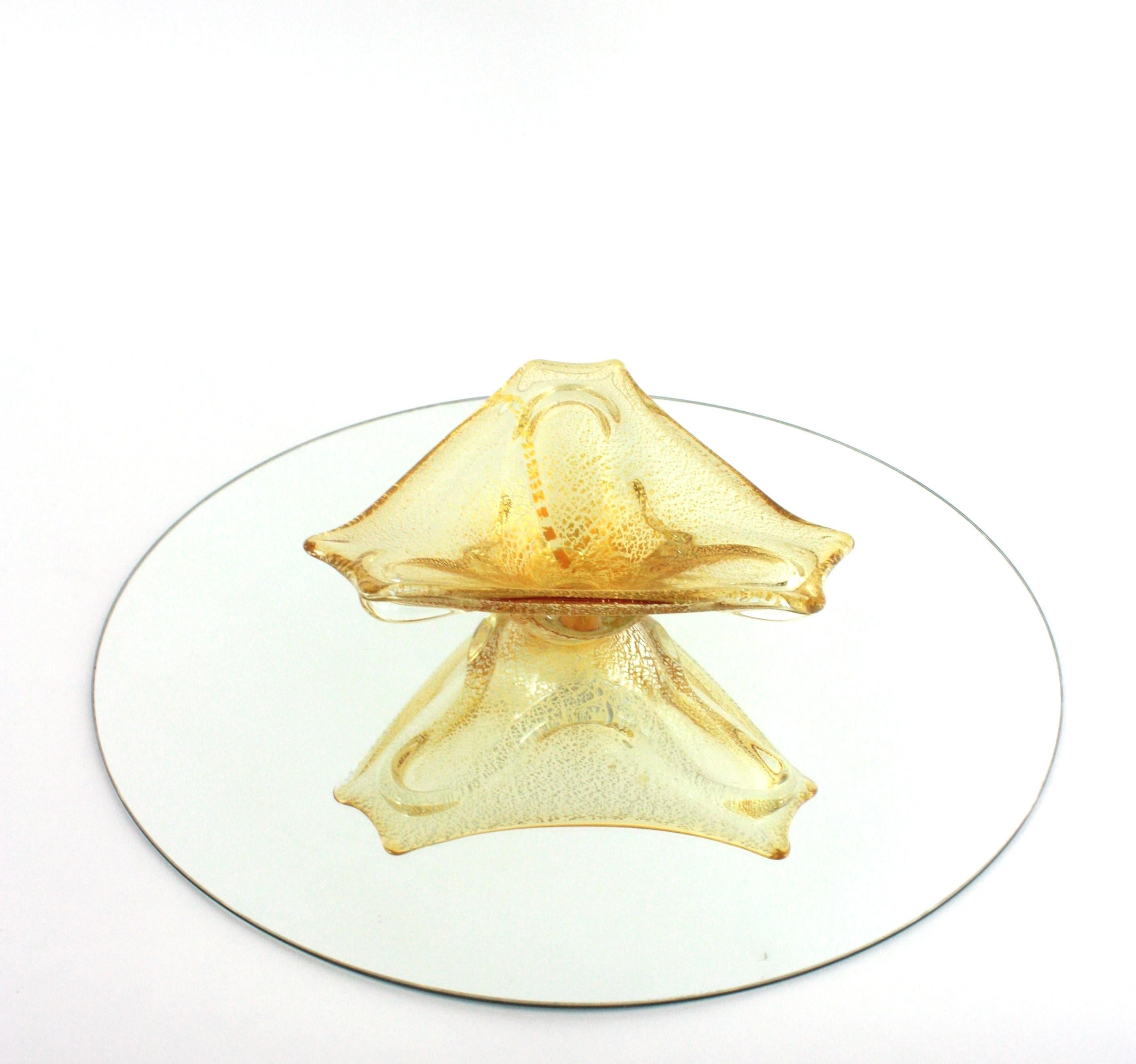 XX secolo Ciotola triangolare in vetro artistico Barovier&Toso Murano Gold & Silver Flecks in vendita