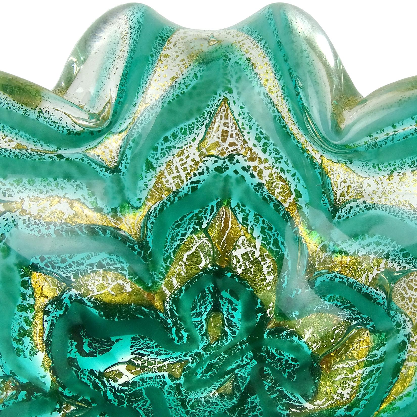 Hand-Crafted Barovier Toso Murano Green Gold Flecks Italian Art Glass Decorative Flower Bowl For Sale