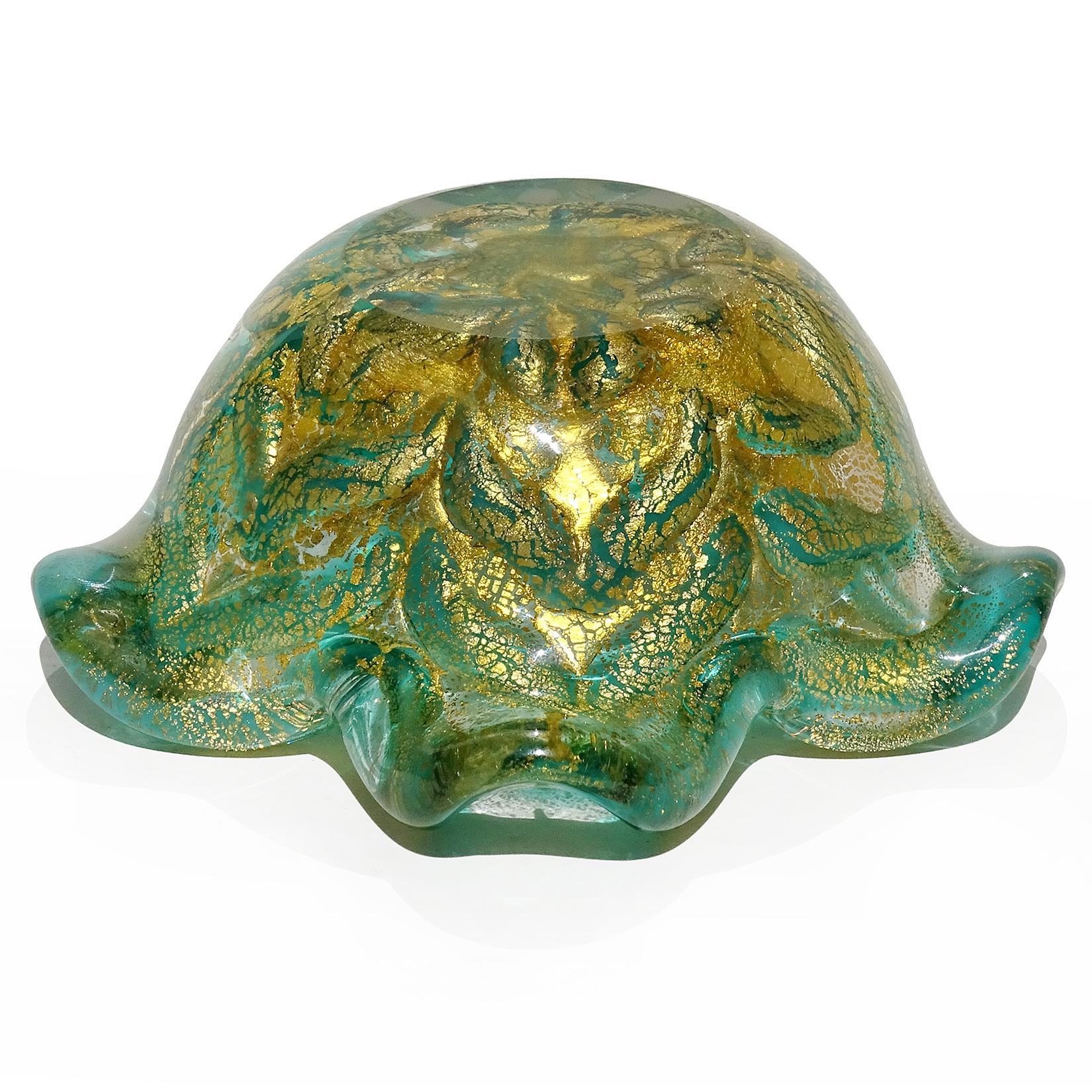 Barovier Toso Murano Green Gold Flecks Italian Art Glass Decorative Flower Bowl In Good Condition For Sale In Kissimmee, FL