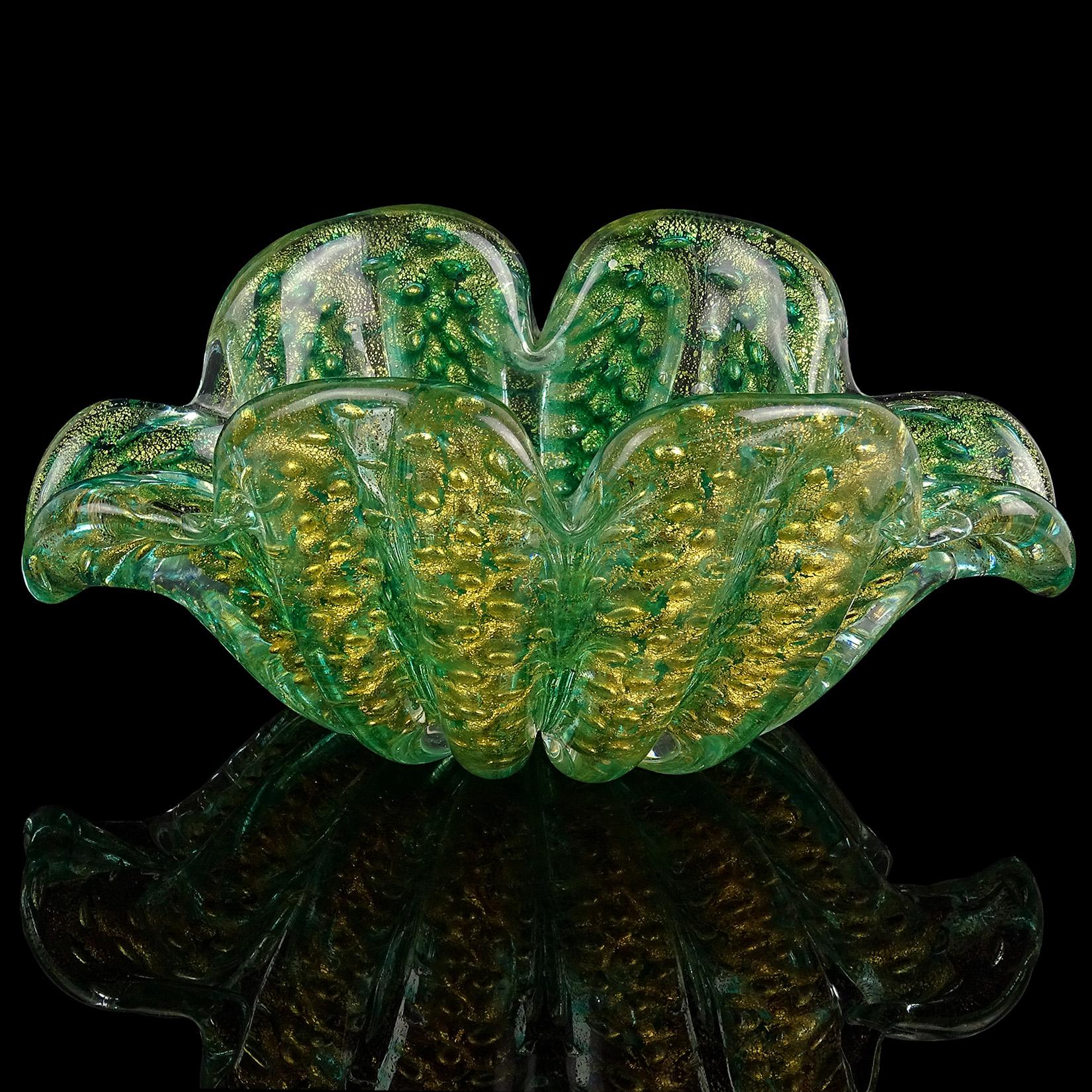 Barovier e Toso Murano Green Gold Flecks Italian Art Glass Flower Form Bowl Dish In Good Condition In Kissimmee, FL