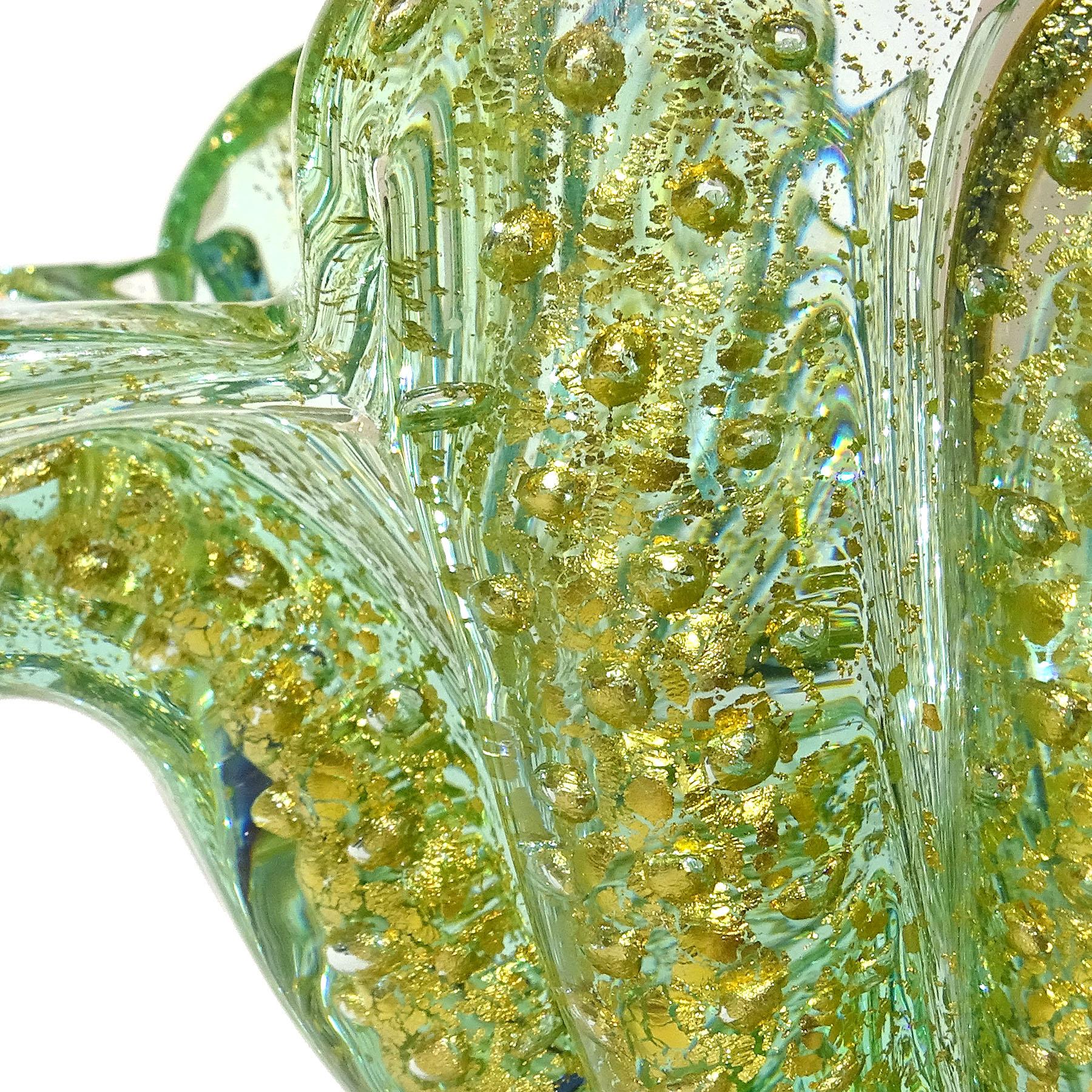 Fait main Barovier &Toso Murano Green Gold Flecks Italian Art Glass Flower Form Bowl Dish (Plat en forme de fleur en verre) en vente
