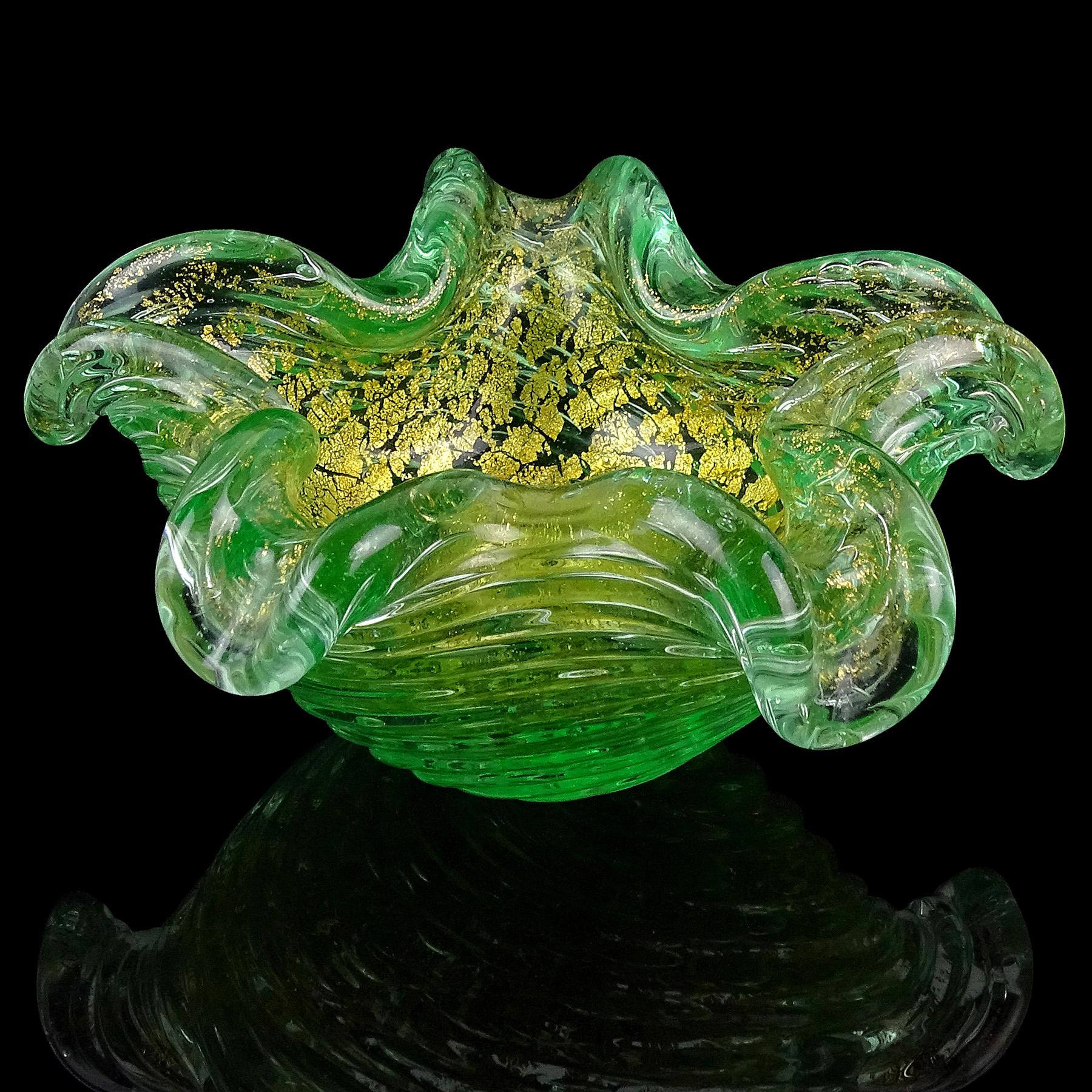 Barovier Toso Murano Green Gold Flecks Italian Art Glass Flower Star Bowl In Good Condition For Sale In Kissimmee, FL