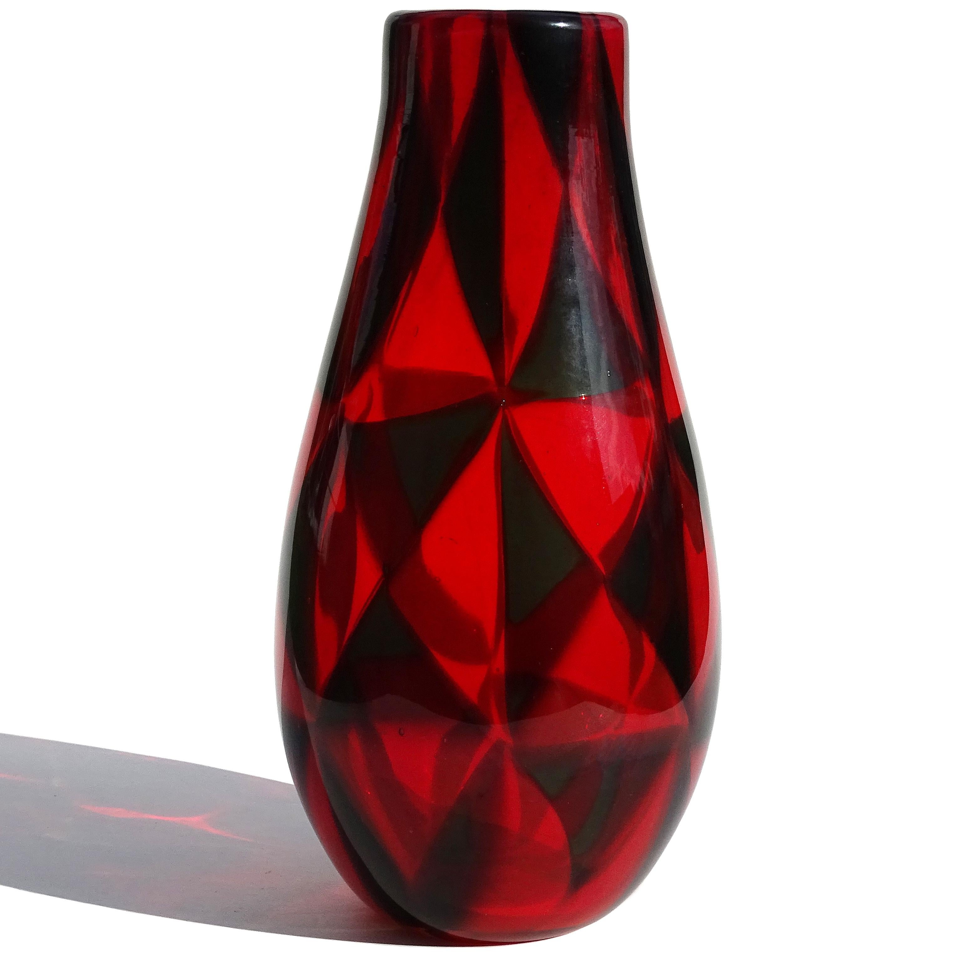 Rare and beautiful, vintage Murano hand blown red and taupe gray triangle Tessere mosaic Italian art glass flower vase. Documented to designer Ercole Barovier, for Barovier e Toso, circa 1961-1967. Published design in many books. Created in the