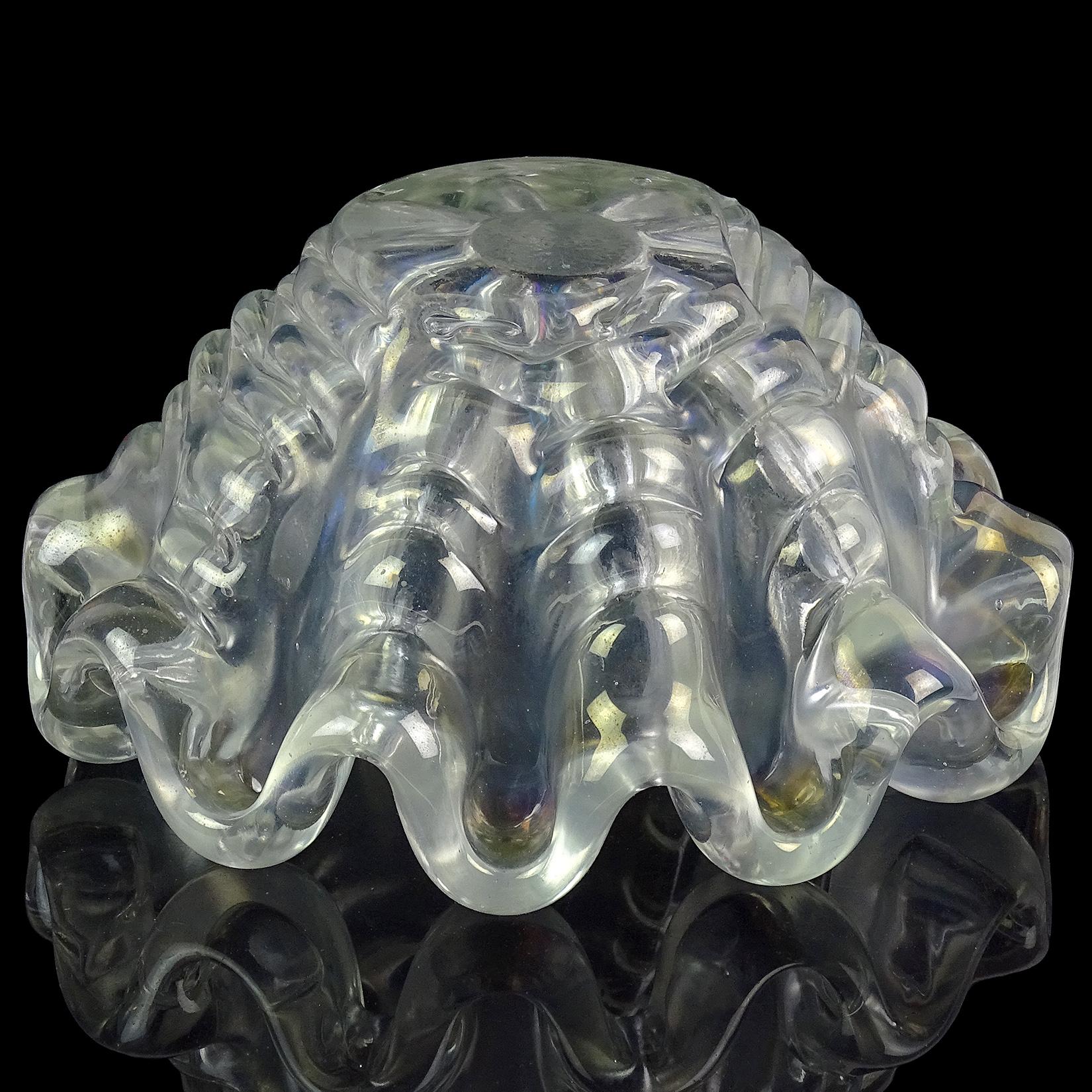 20th Century Barovier Toso Murano Iridescent Italian Art Glass Sculptural Conch Seashell Bowl For Sale