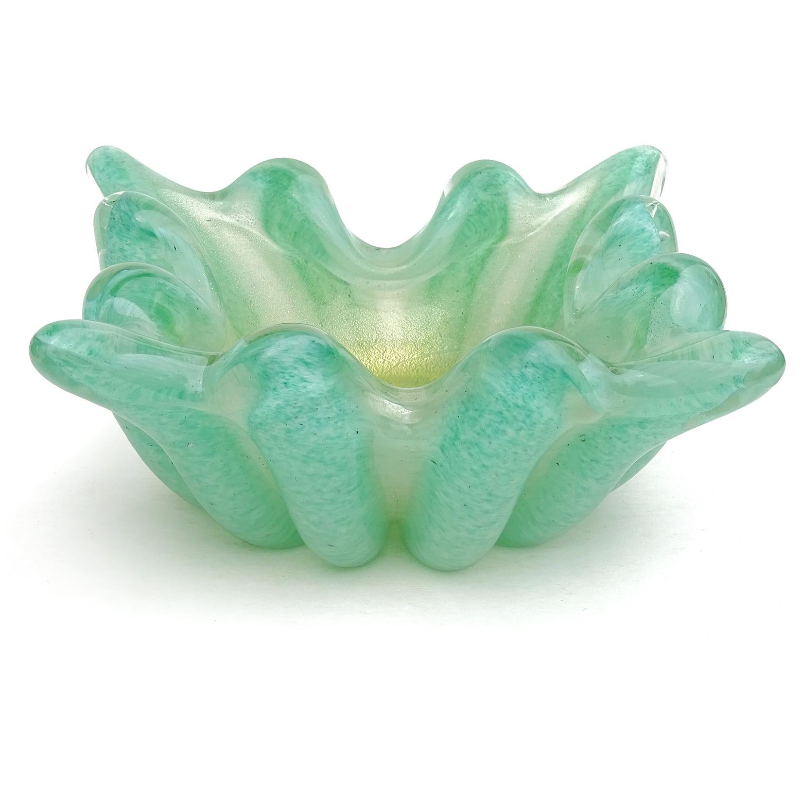 Fait main Cendrier à pois en verre d'art italien de Murano de Barovier Toso, vert jade et mouchetures d'or en vente