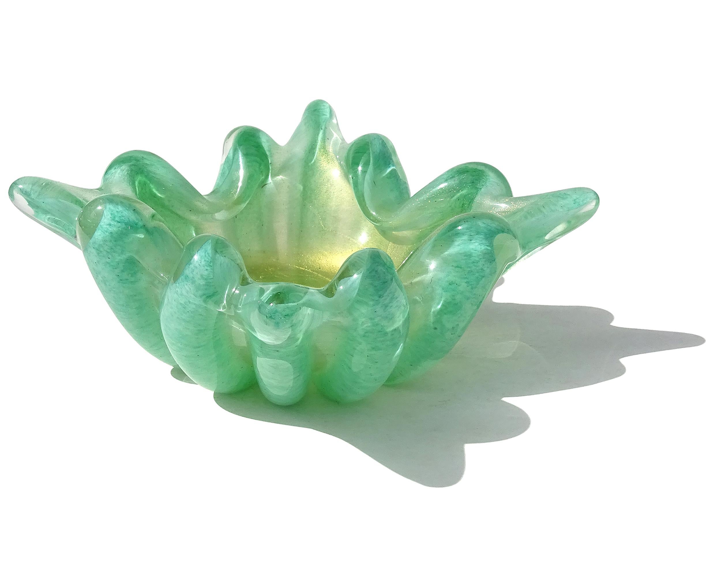 XX secolo Barovier&Toso Murano, ciotola a spillo in vetro d'arte italiano, verde giada e a macchie d'oro Posacenere in vendita