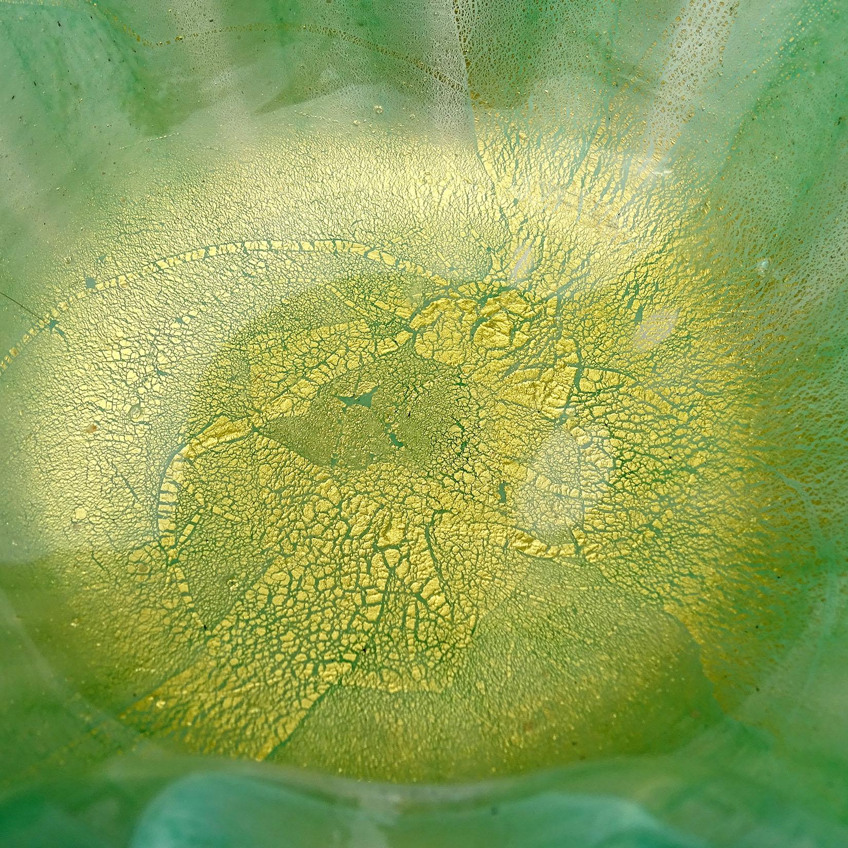 Cendrier à pois en verre d'art italien de Murano de Barovier Toso, vert jade et mouchetures d'or en vente 1