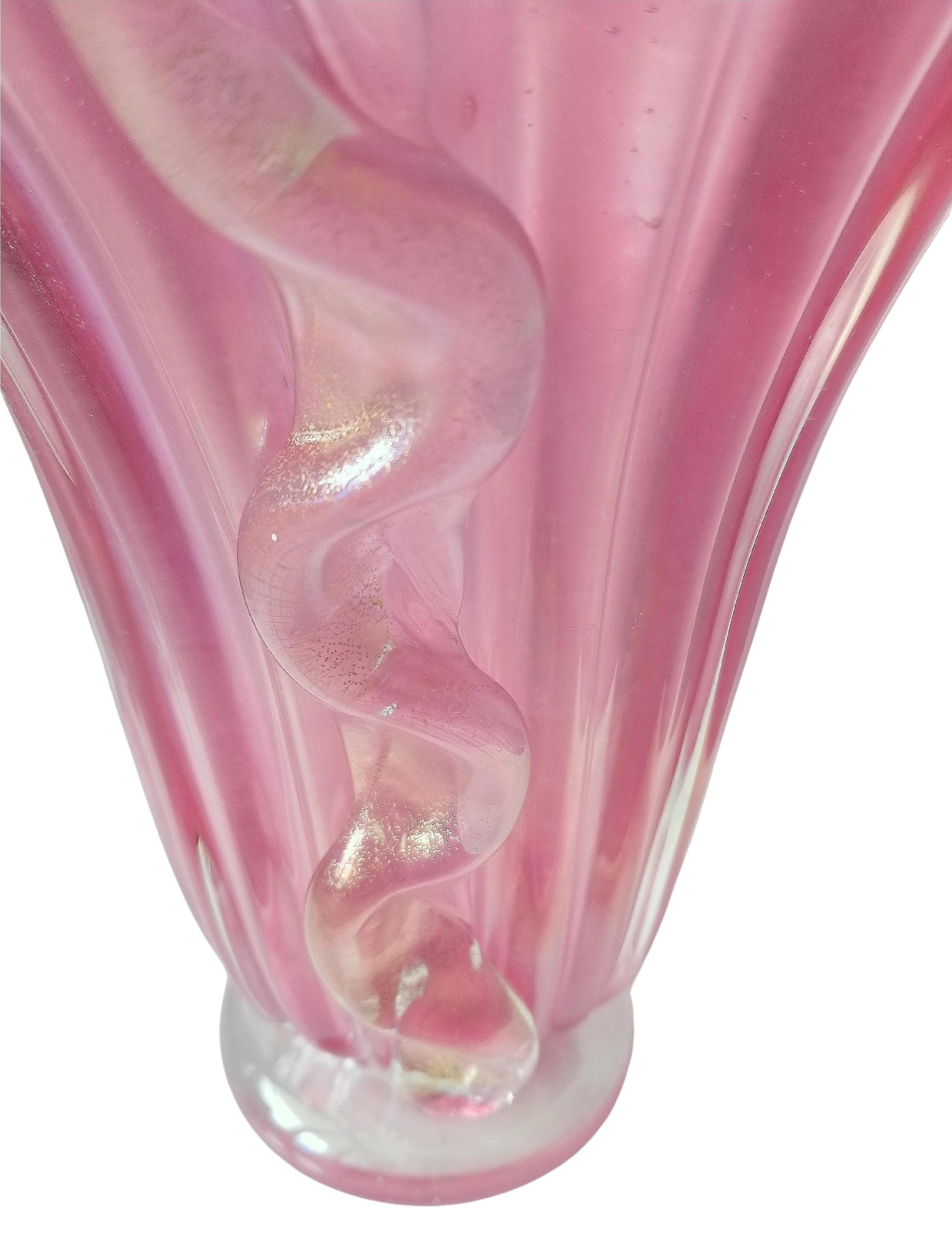 Barovier & Toso Murano Large Fluted Art Glass Vase In Excellent Condition For Sale In Miami, FL