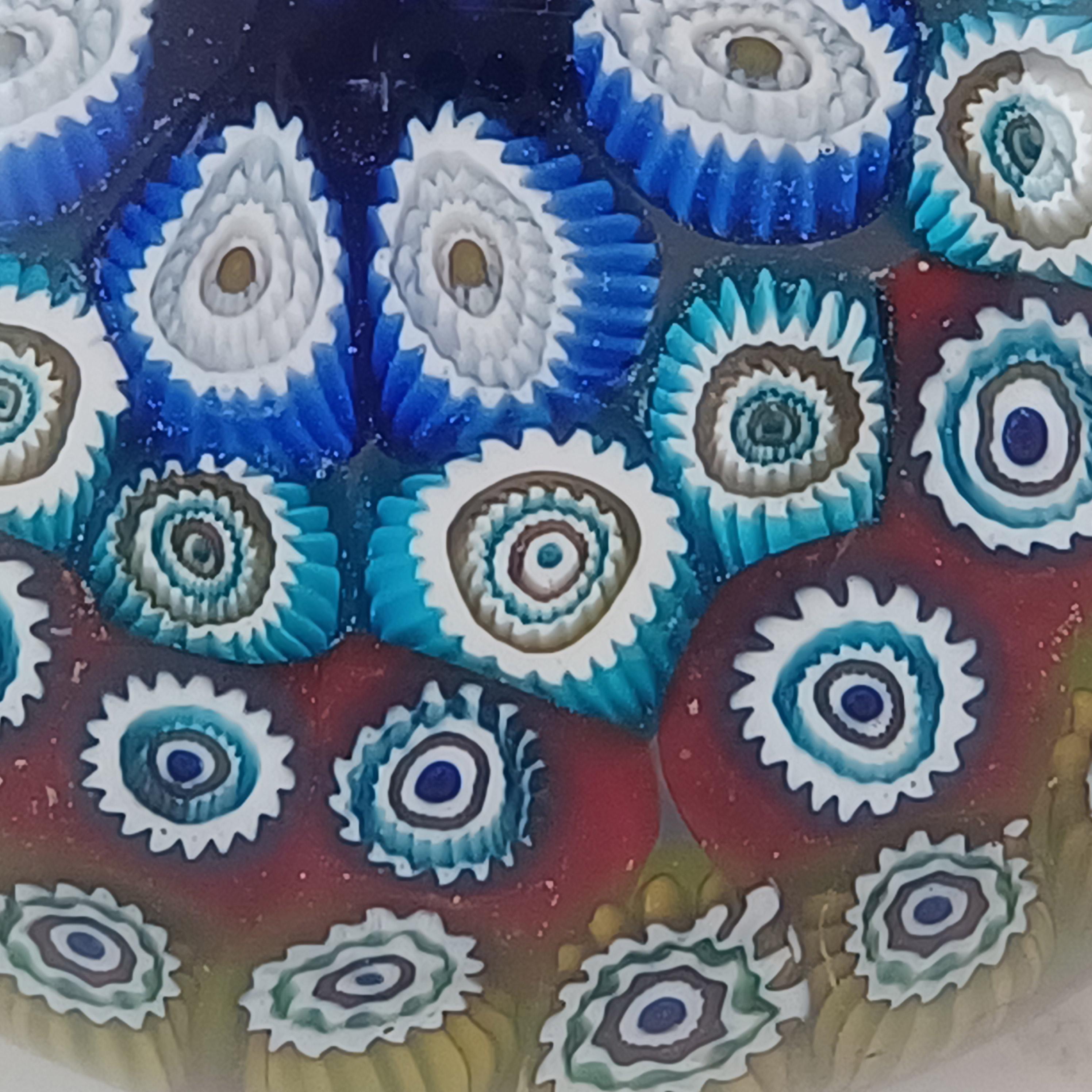 Metà XX secolo Barovier&Toso Fermacarte in vetro Millefiori di Murano con data 1978 in vendita