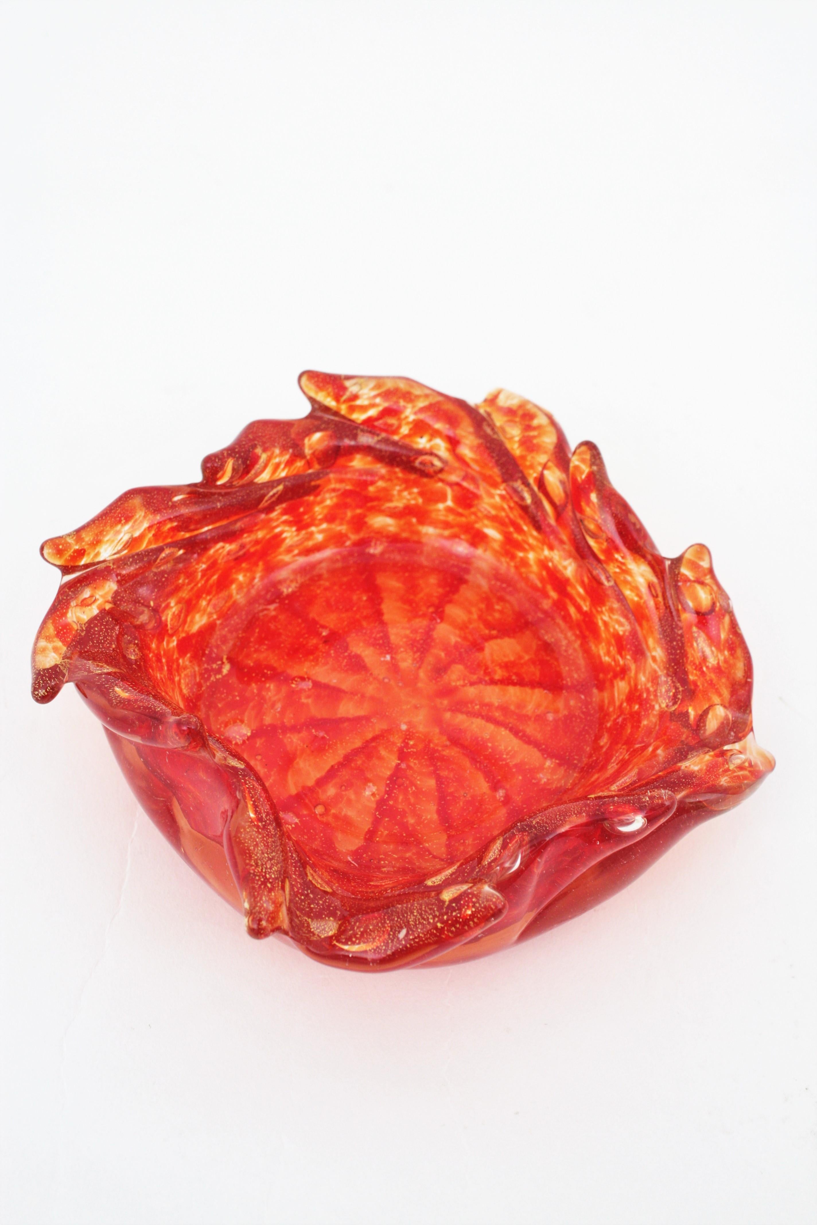 Barovier Toso Murano Orange Red Swirl Art Glass Bowl with Gold Flecks In Excellent Condition For Sale In Barcelona, ES