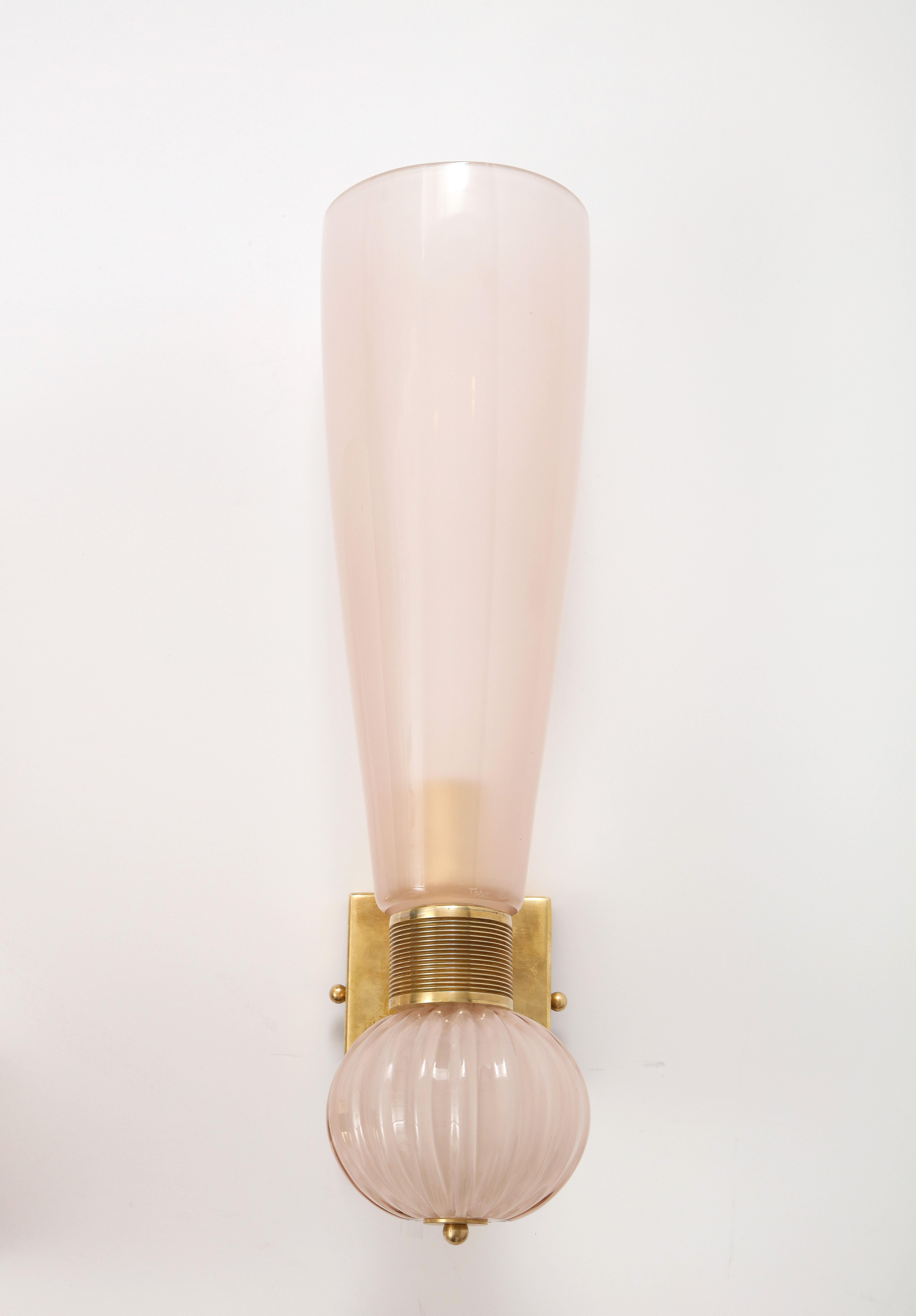 Barovier & Toso Murano Pair of Pink Glass and Brass Wall Sconces, Italy 1940's  In Good Condition In New York, NY