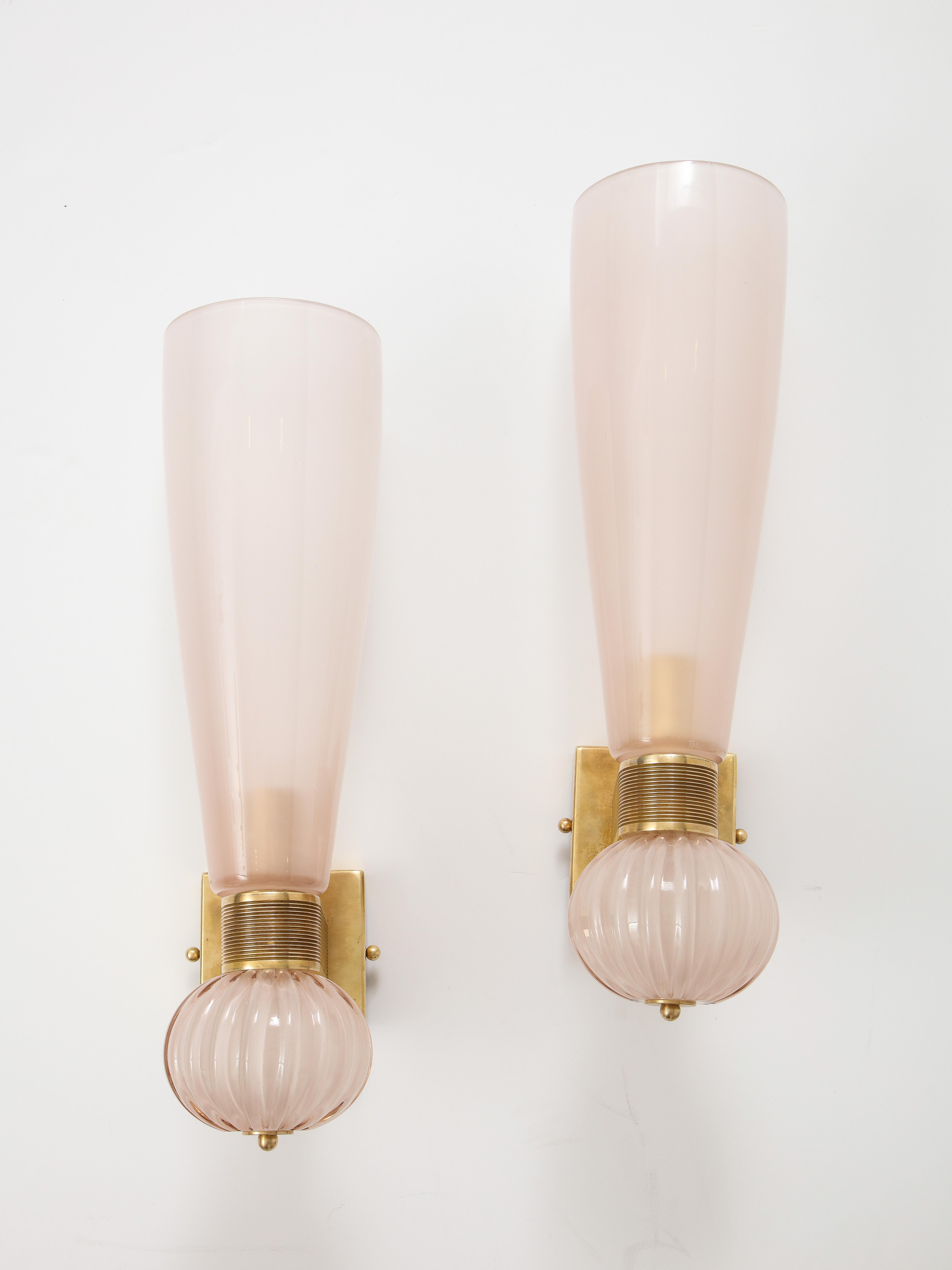 Mid-20th Century Barovier & Toso Murano Pair of Pink Glass and Brass Wall Sconces, Italy 1940's 