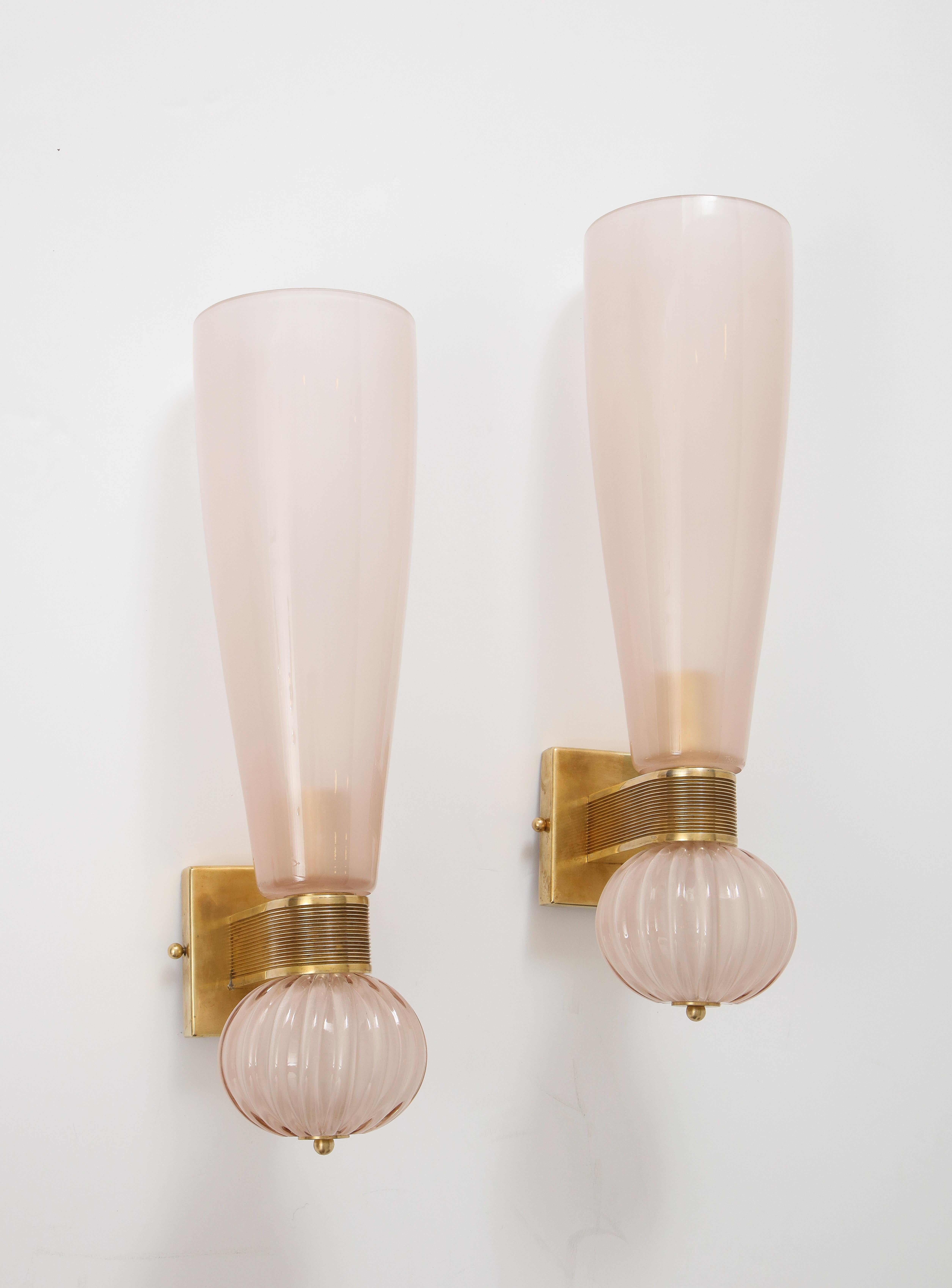 Barovier & Toso Murano Pair of Pink Glass and Brass Wall Sconces, Italy 1940's  1