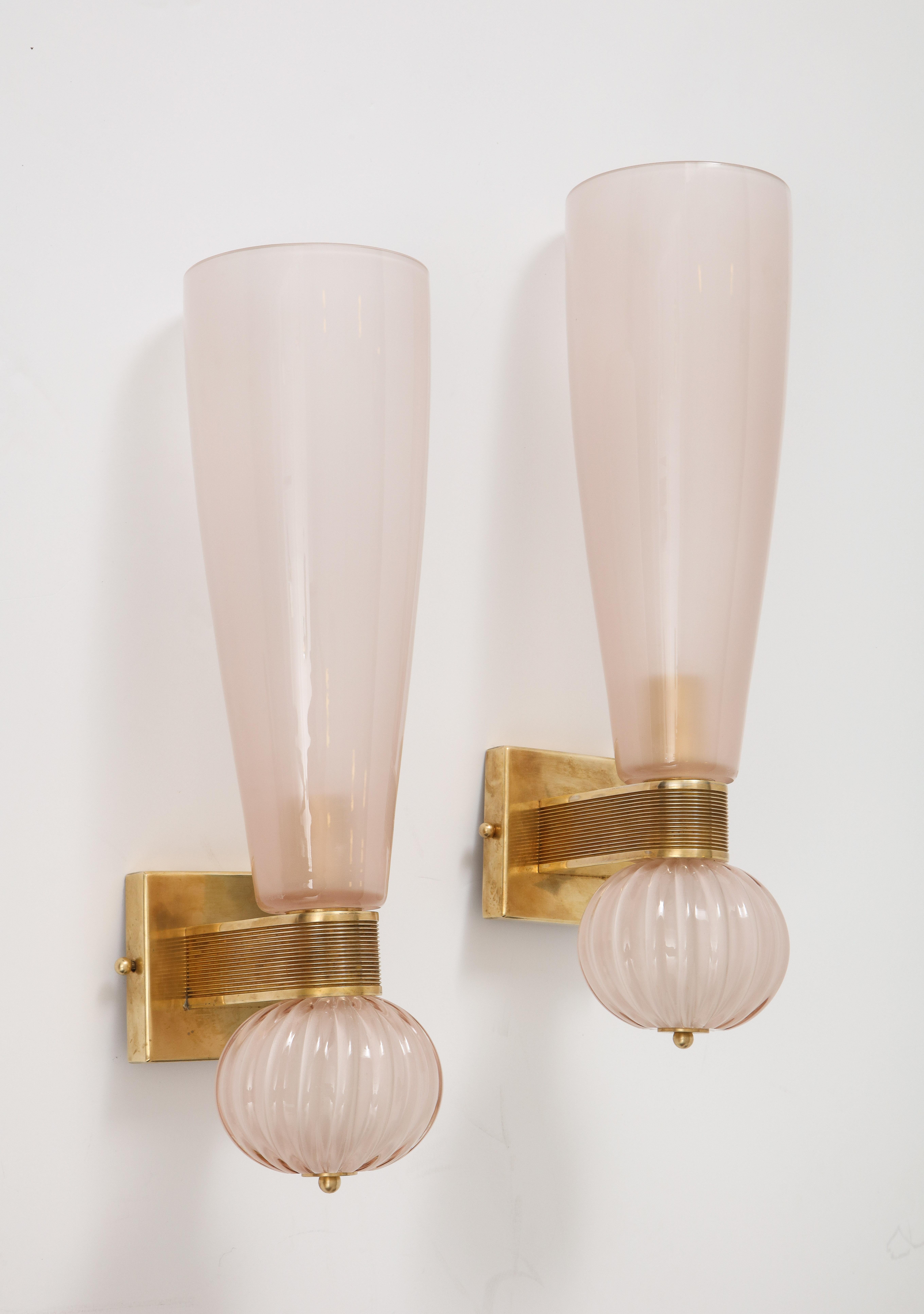 Barovier & Toso Murano Pair of Pink Glass and Brass Wall Sconces, Italy 1940's  2