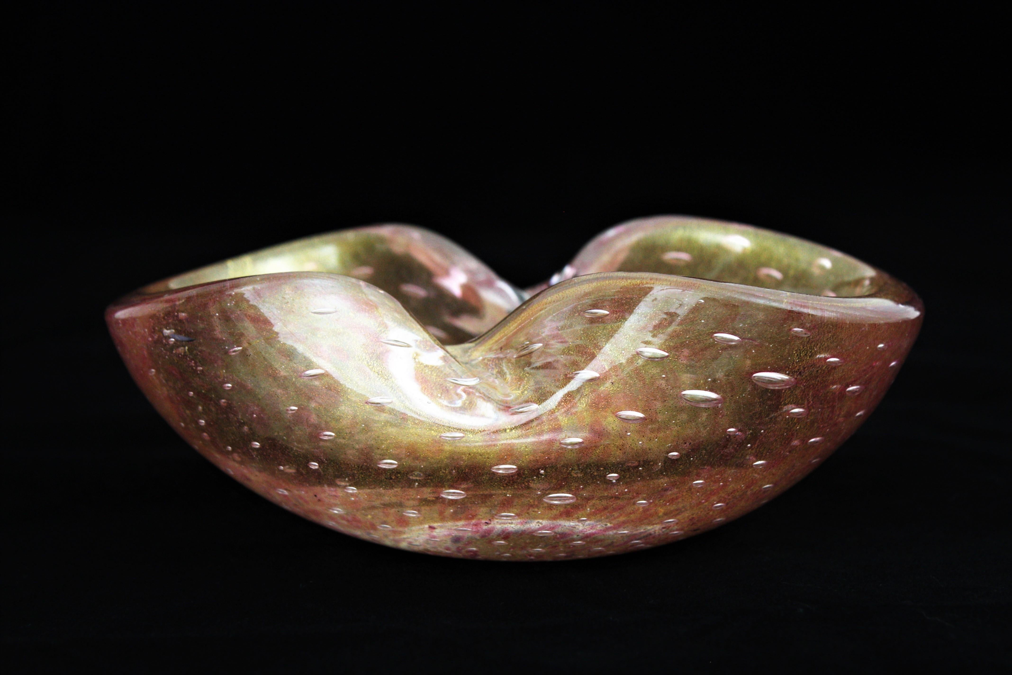 20ième siècle Barovier&Toso Murano Pink Gold Flecks Bullicante Art Glass Bowl or Ashtray (bol ou cendrier en verre d'art) en vente
