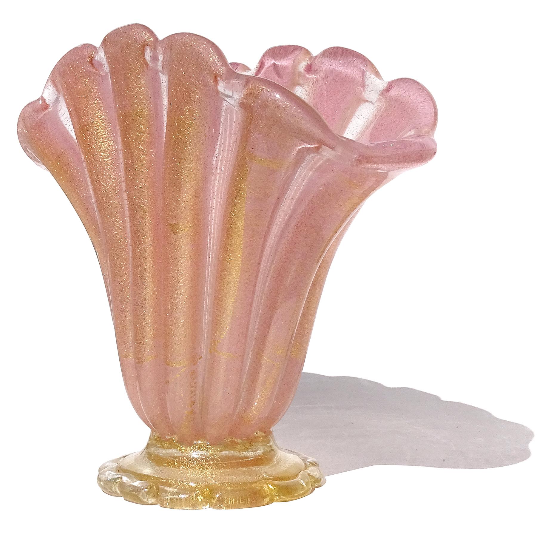 Mid-Century Modern Barovier Toso Murano Pink Gold Flecks Fan Shape Italian Art Glass Flower Vase For Sale