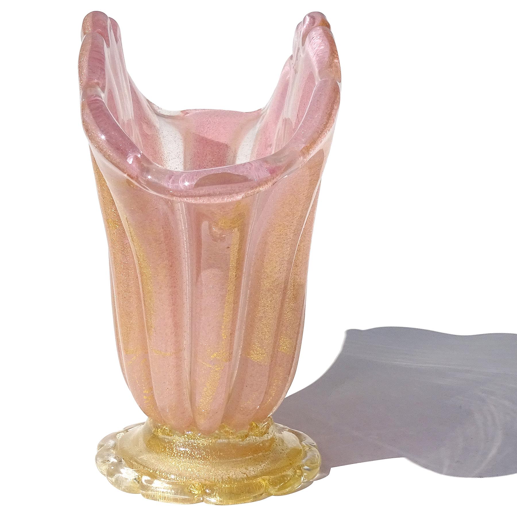 Barovier Toso Murano Pink Gold Flecks Fan Shape Italian Art Glass Flower Vase In Good Condition For Sale In Kissimmee, FL