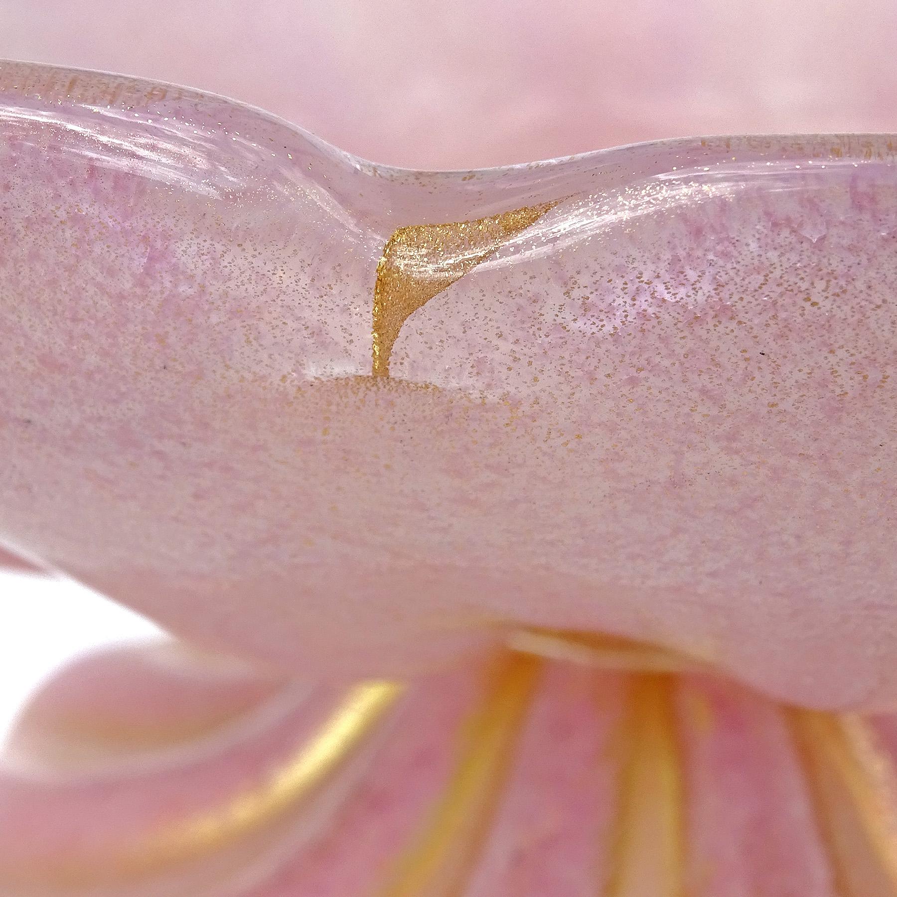 Fait main Barovier - Bol à compote côtelé en verre d'art italien de Murano rose avec mouchetures dorées en vente