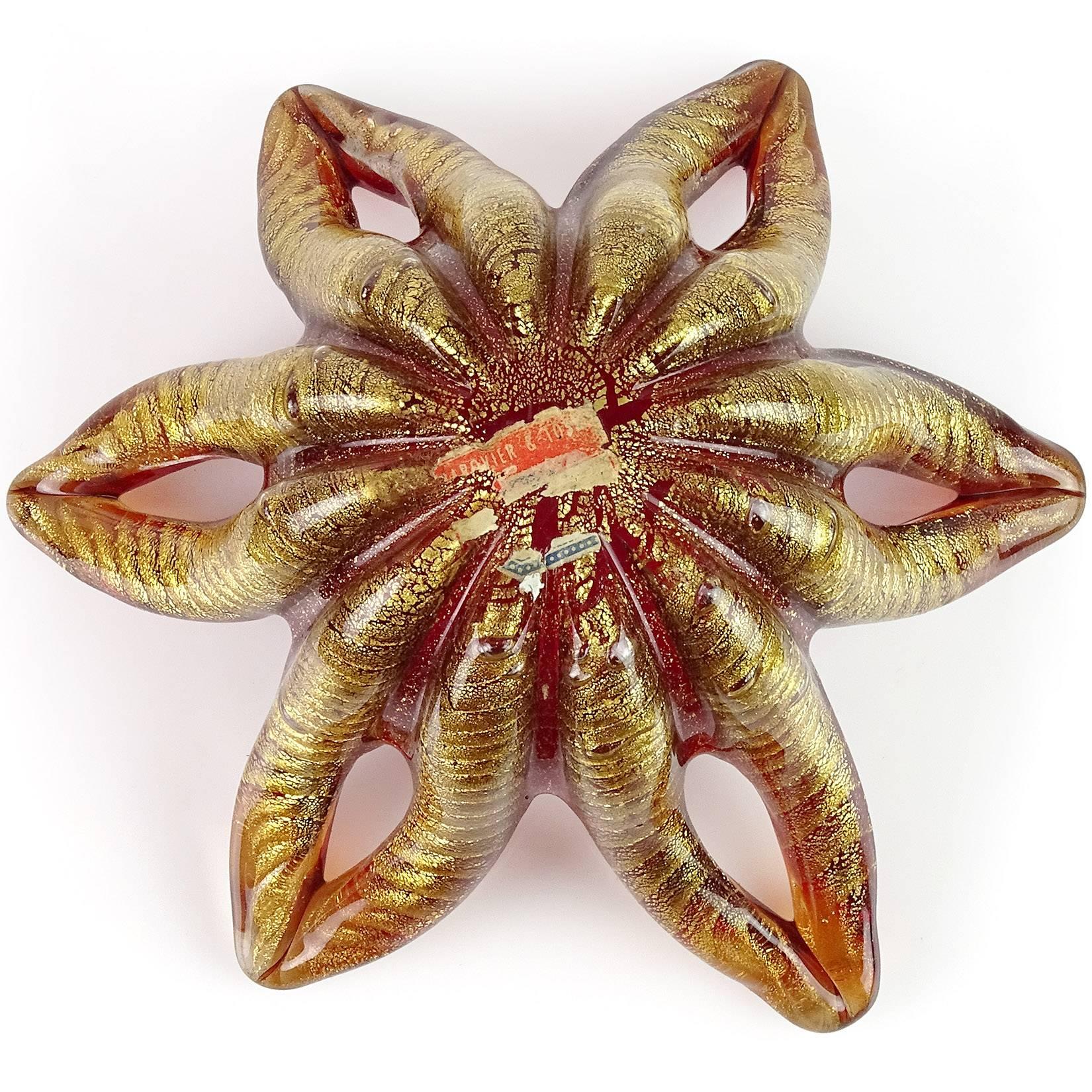 italien Barovier - Bol évasé en forme d'étoile de fleur en verre d'art de Murano rouge avec mouchetures dorées en vente
