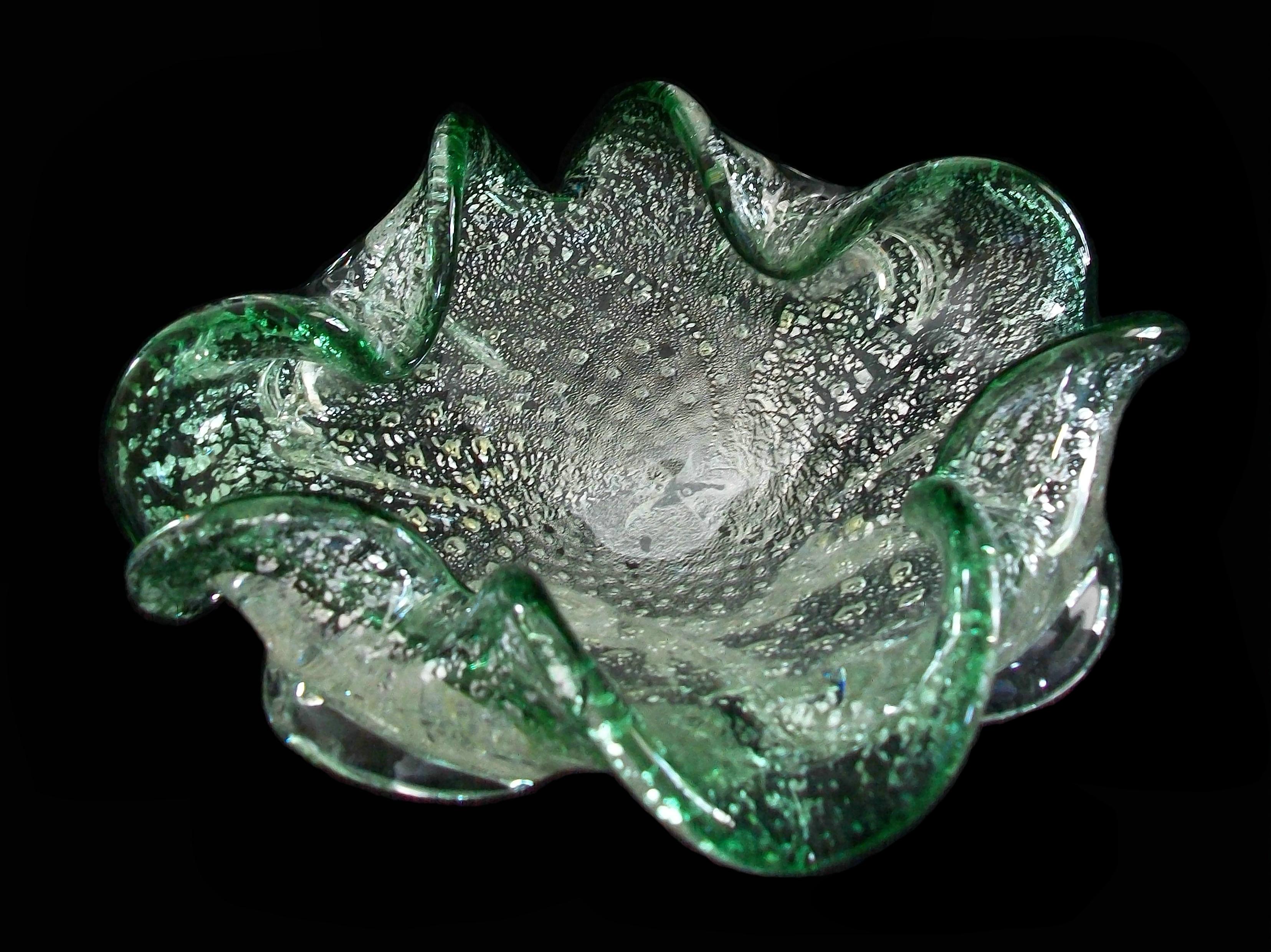 BAROVIER & TOSO - Murano Silver Aventurine Bubble Glass Bowl - Italy - C. 1950's In Good Condition For Sale In Chatham, ON