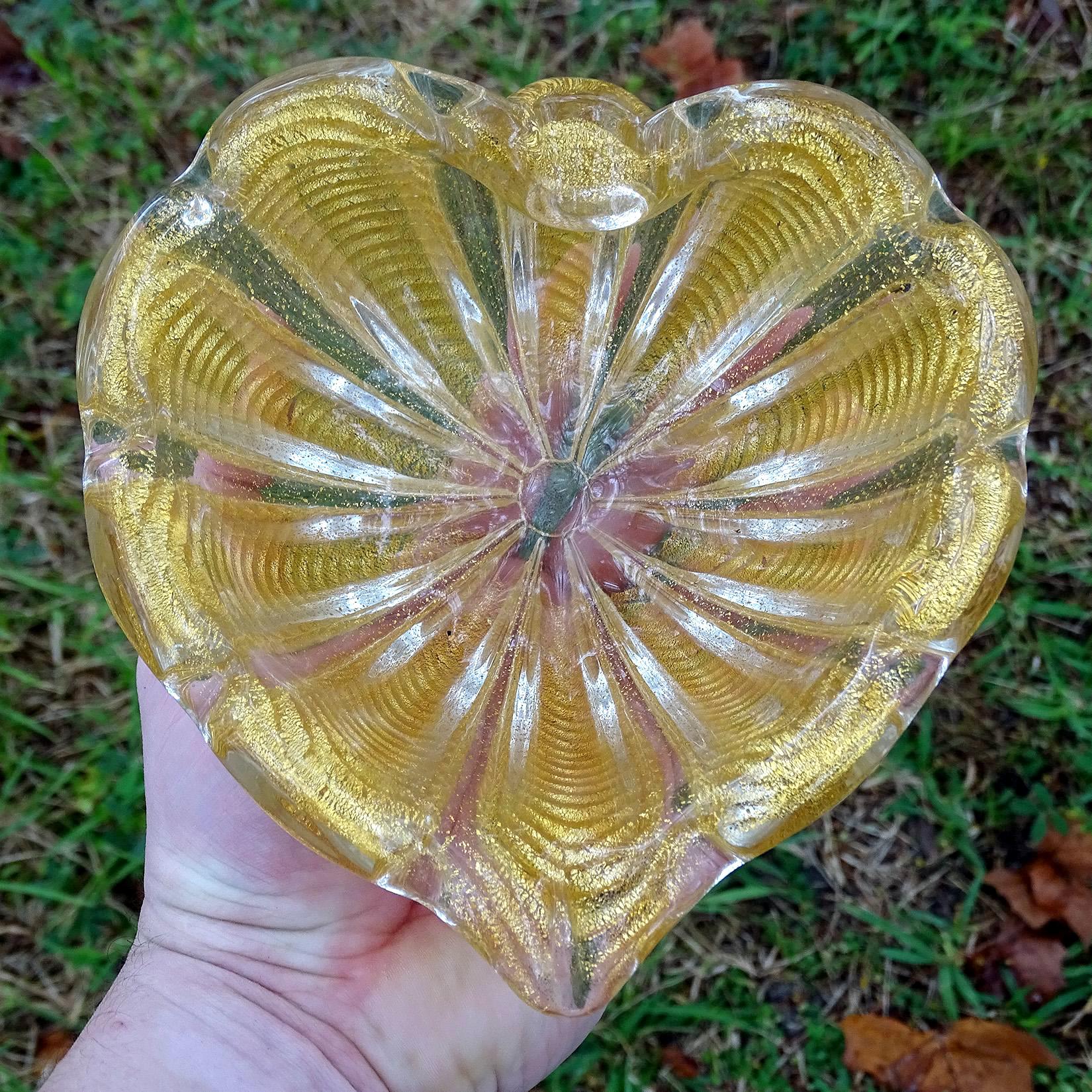 20th Century Barovier Toso Murano Vintage Gold Flecks Italian Art Glass Heart Shape Bowl Dish For Sale