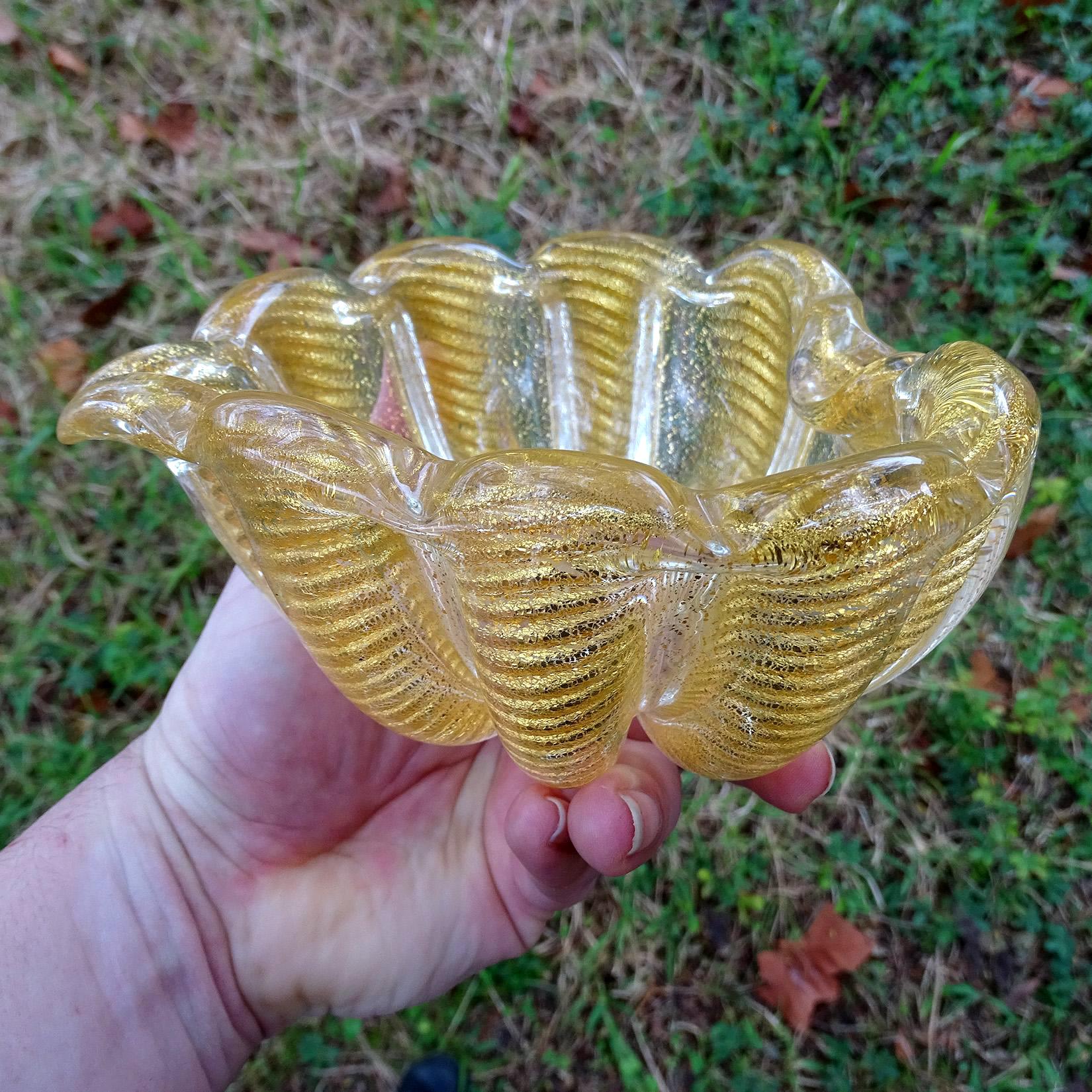 Barovier Toso Murano Vintage Gold Flecks Italian Art Glass Heart Shape Bowl Dish For Sale 1