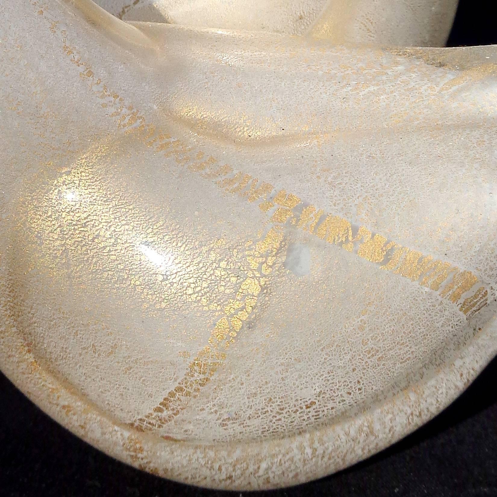 Barovier Toso Murano White Gold Flecks Italian Art Glass Love Birds Sculpture In Good Condition In Kissimmee, FL