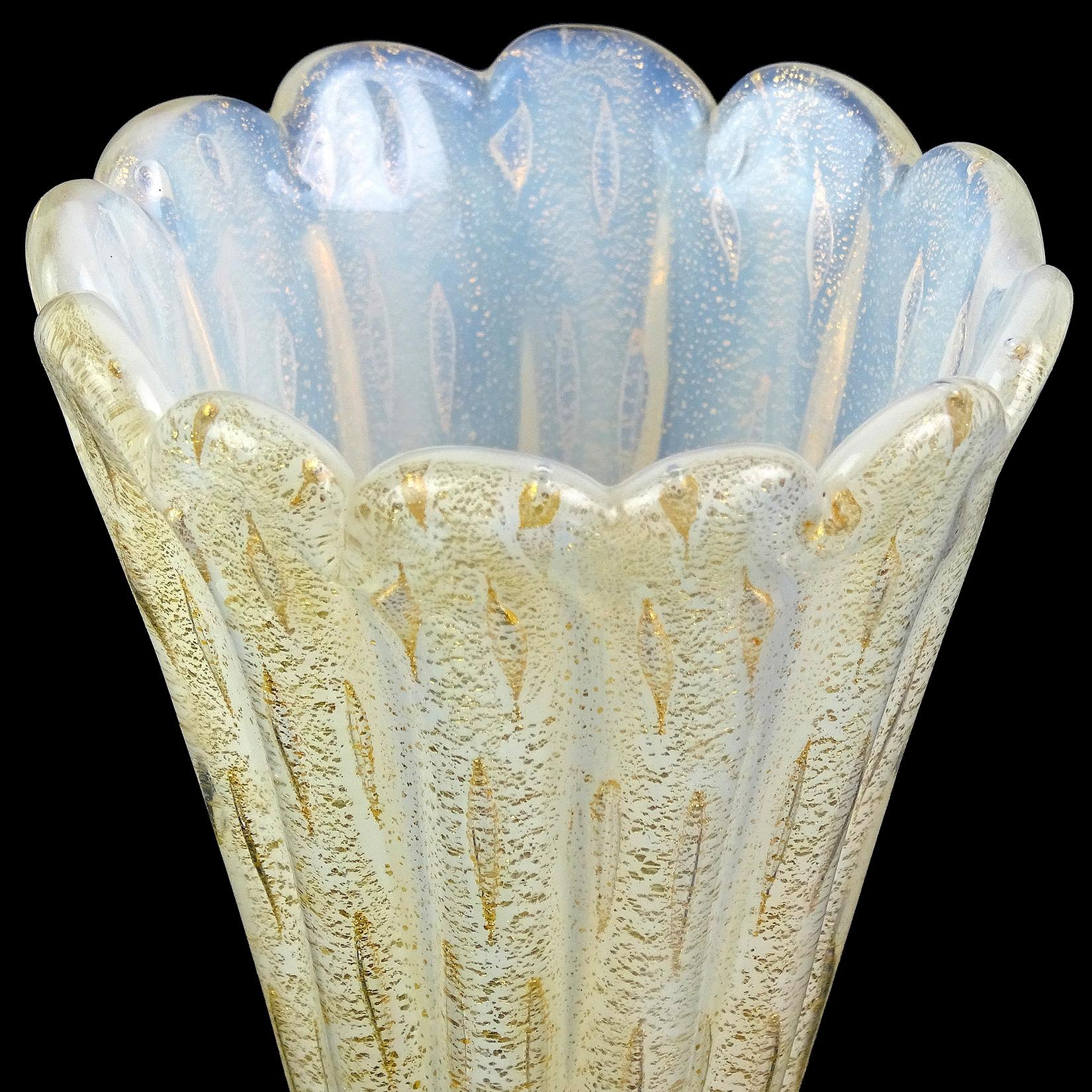 Barovier Toso Murano White Opalescent Gold Flecks Italian Art Glass Flower Vase In Good Condition For Sale In Kissimmee, FL