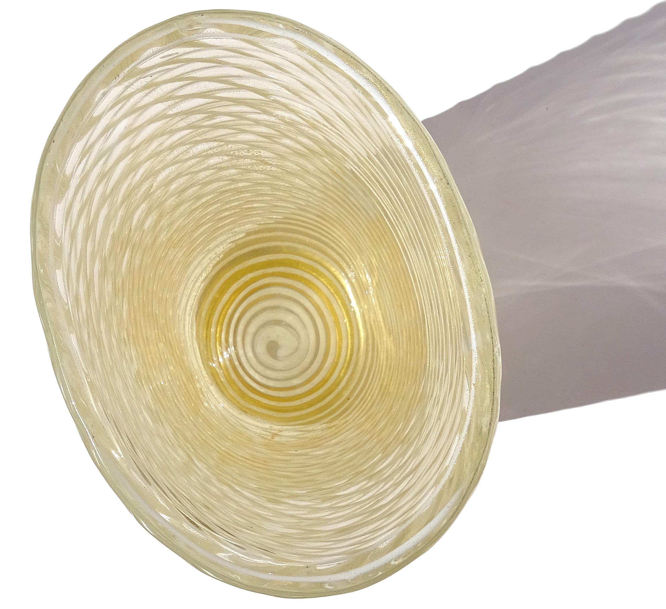 XX secolo Barovier&Toso Vaso da fiori in vetro artistico italiano di Murano Bianco Optic Swirl Gold Flecks in vendita