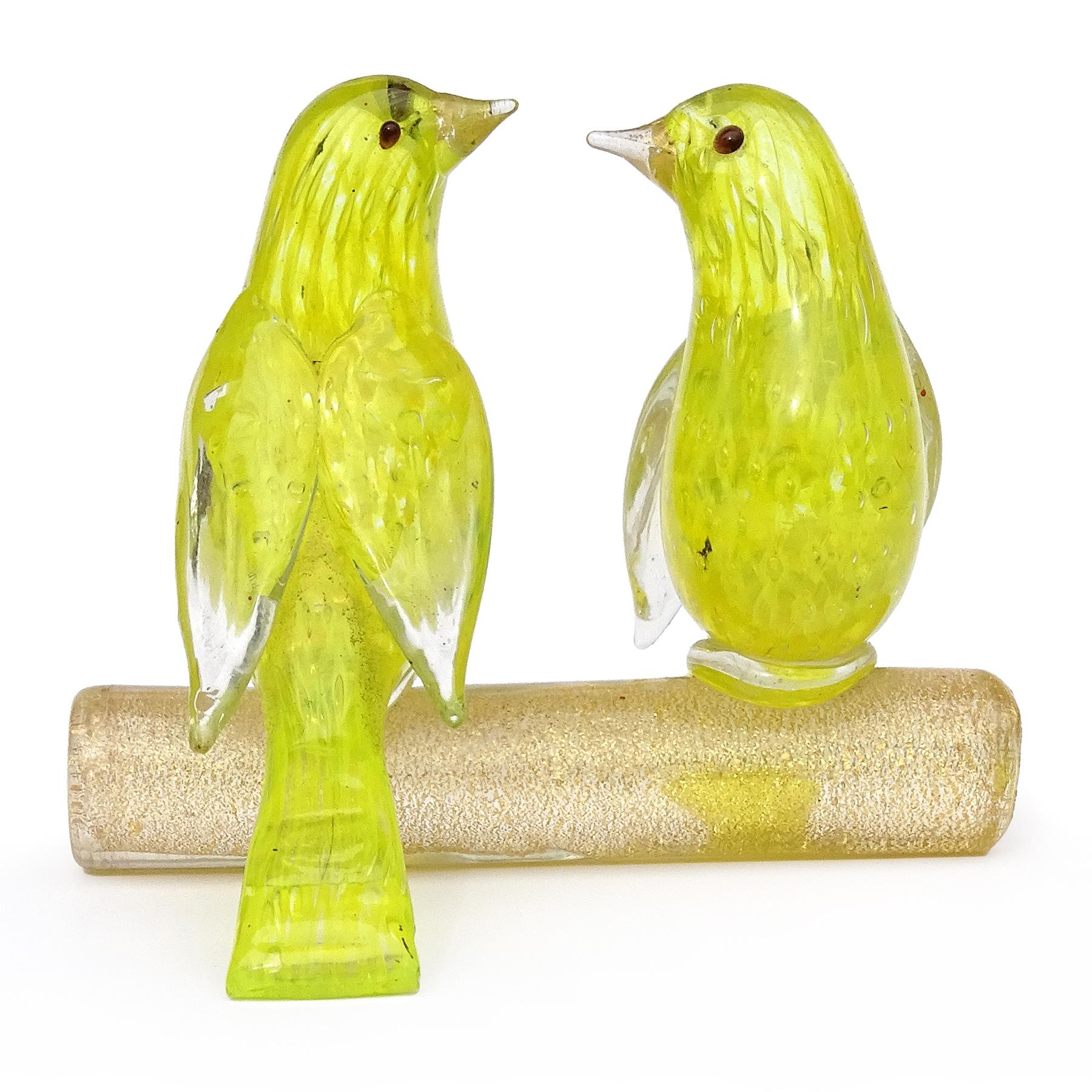 Hand-Crafted Barovier Toso Murano Yellow Gold Flecks Italian Art Glass Love Birds Sculpture For Sale