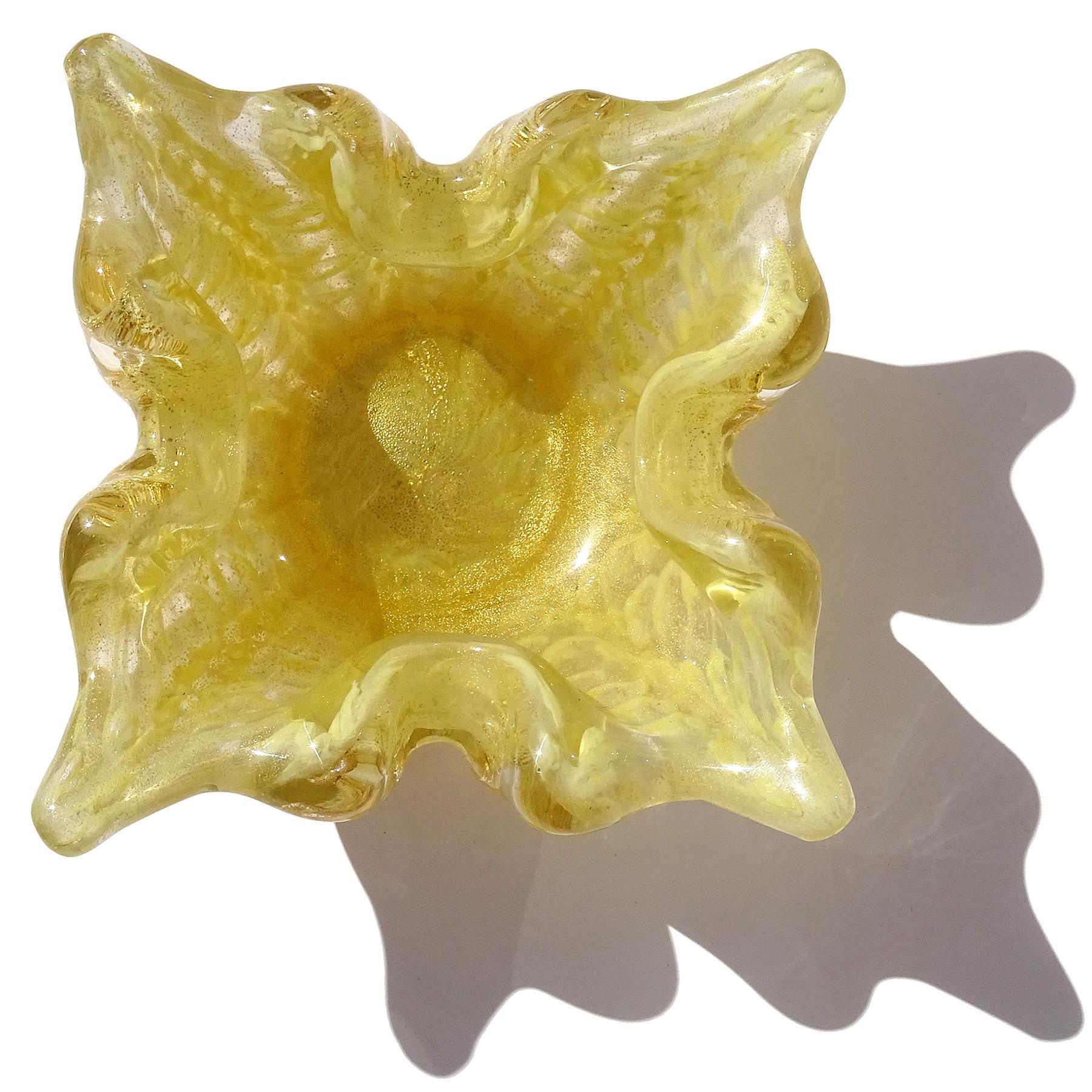 Mid-Century Modern Barovier Toso Murano Yellow Gold Flecks Italian Art Glass Spike Bowl Ashtray For Sale