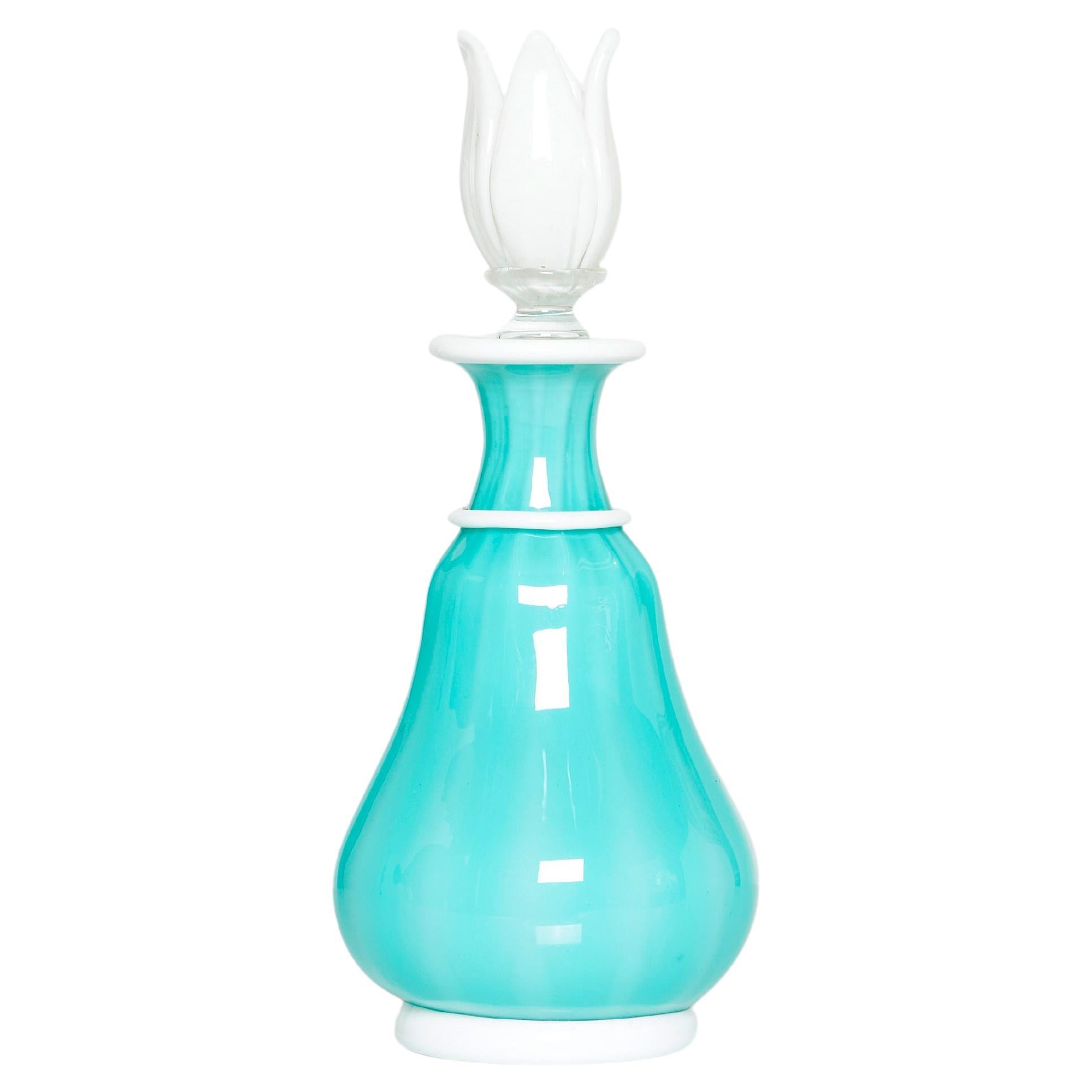 Flacon de bouteille en verre opale et turquoise Barovier & Toso avec bouchon, 1950 en vente