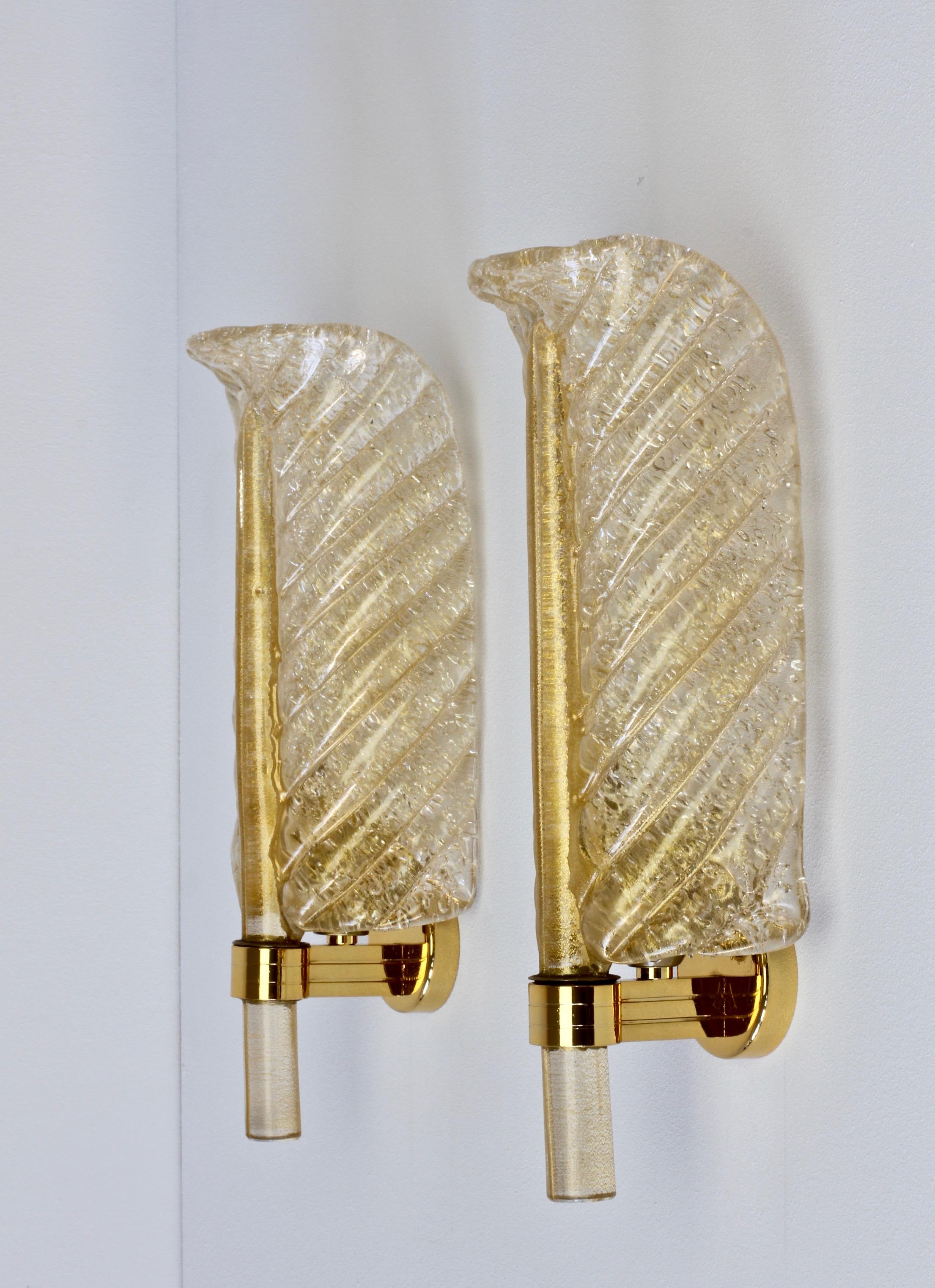 Italian Barovier & Toso Pair of Gold Leaf Murano Glass Gilt Brass Sconces or Wall Lights