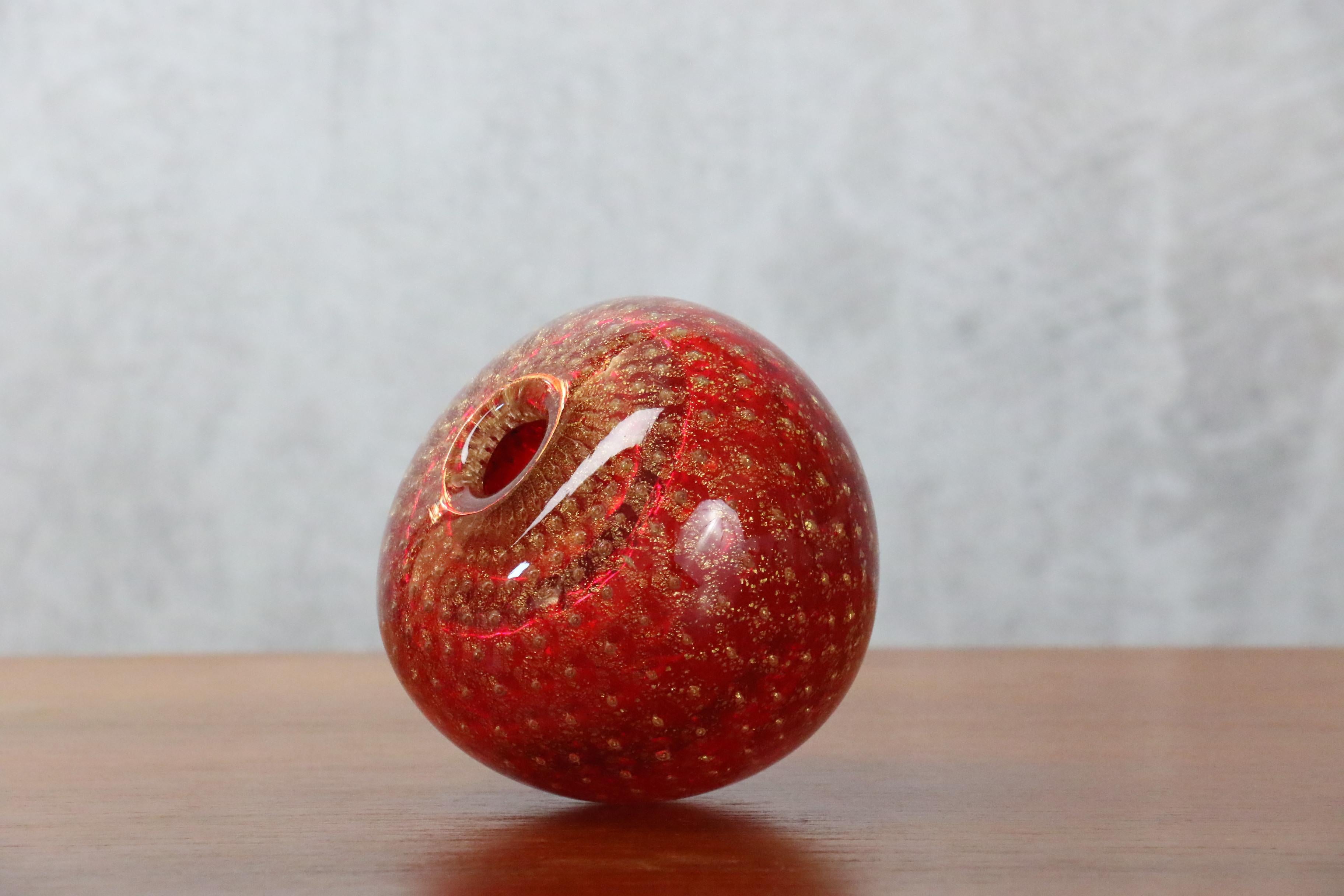 Mid-20th Century Barovier & Toso Red and Gold Ball Vase, Italian Murano Glass circa 1960 For Sale