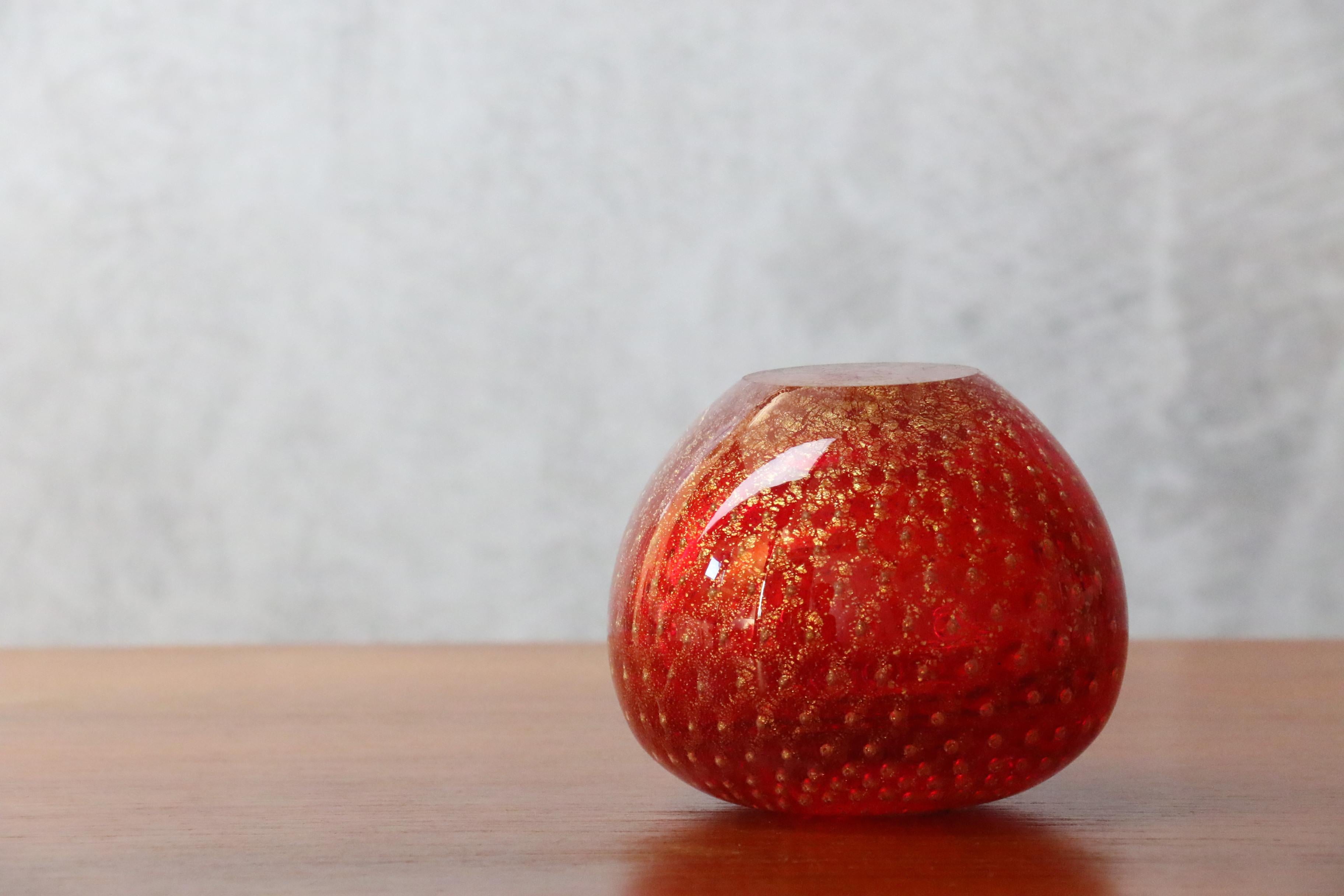 Barovier & Toso Red and Gold Ball Vase, Italian Murano Glass circa 1960 For Sale 2
