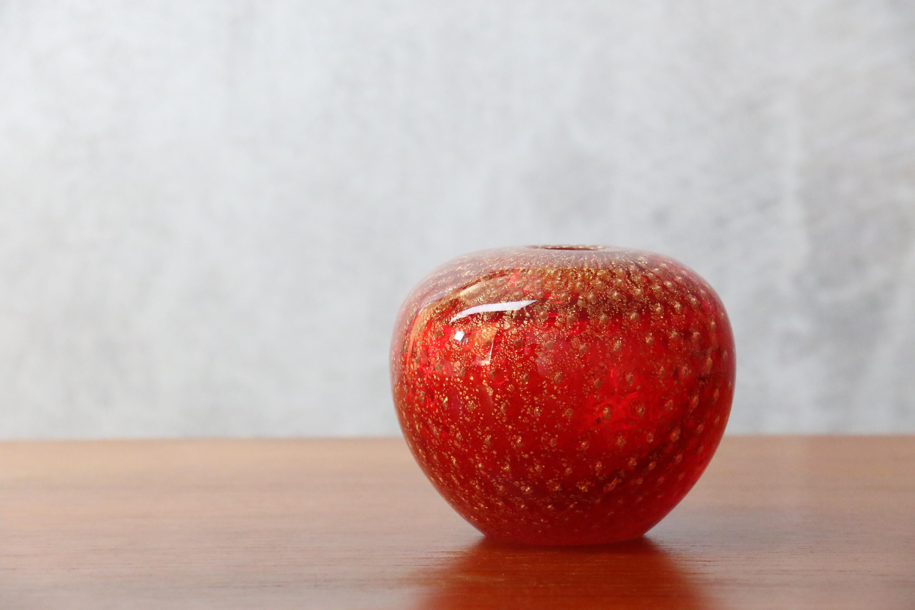 Barovier & Toso Red and Gold Ball Vase, Italian Murano Glass circa 1960 For Sale 3