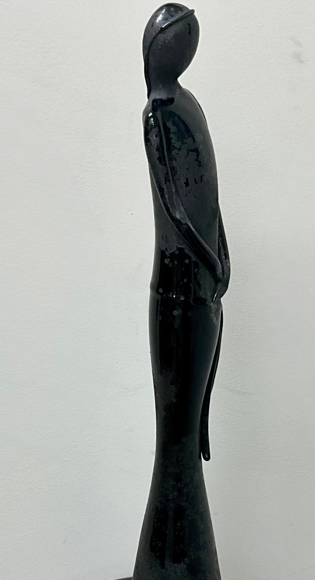  Escultura femenina de cristal de Murano Barovier & Toso Scavo
 Esta elegante escultura mide 20 pulgadas de alto y muestra la distintiva técnica del scavo, característica de las cristalerías Barovier y Toso de mediados del siglo XX. La pieza