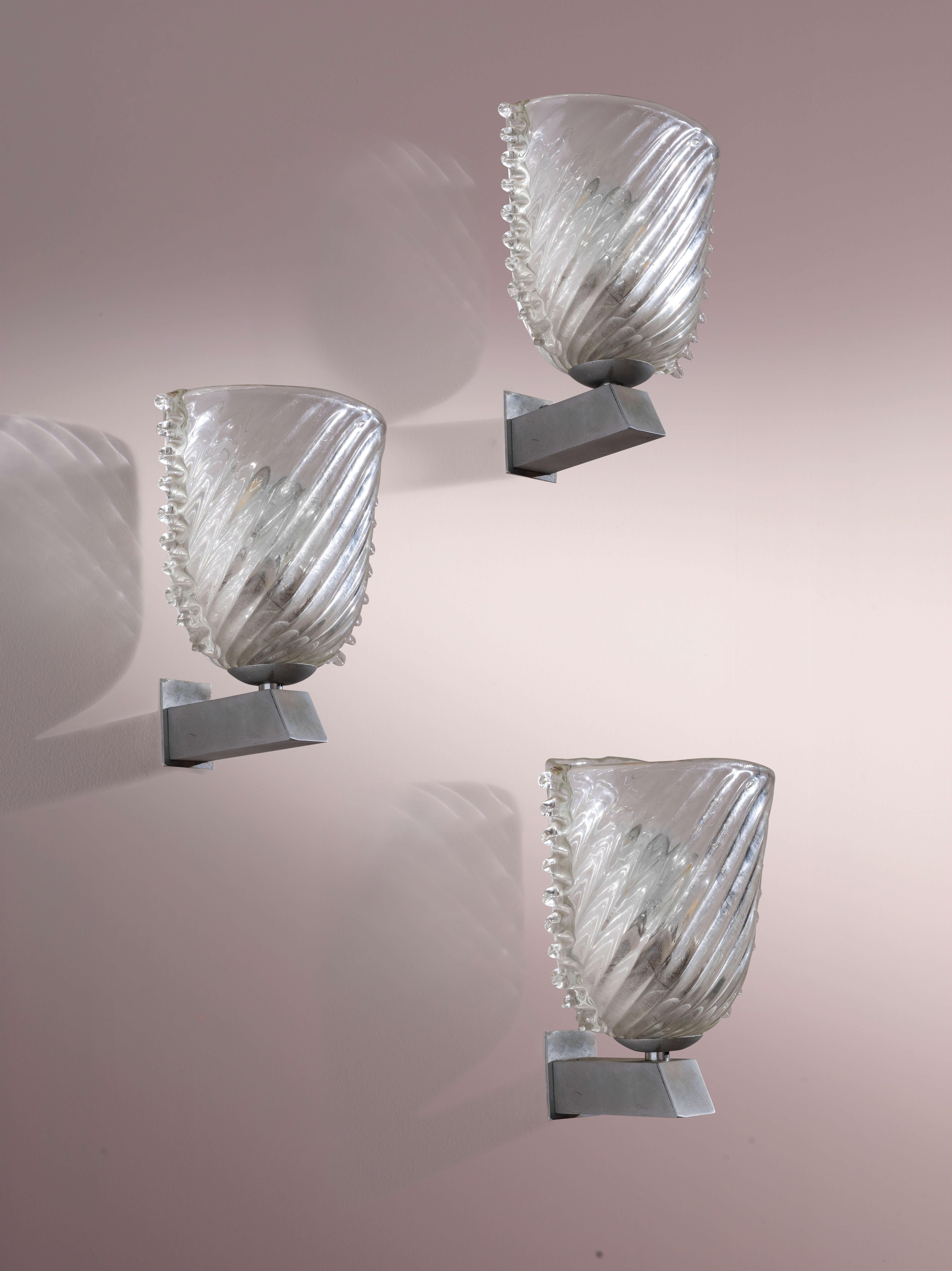 Laiton Barovier&Toso ensemble de 3 appliques en verre et laiton nickelé, Italie, années 1940 en vente