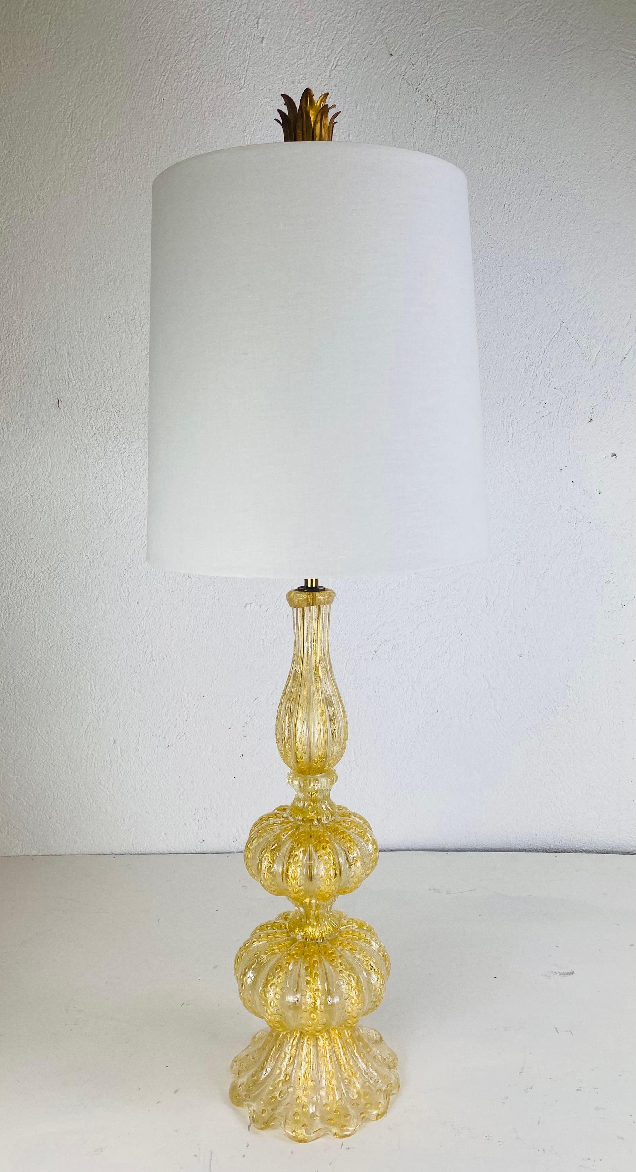 Mid-20th Century Barovier Toso single handblown Marano glass table lamp For Sale